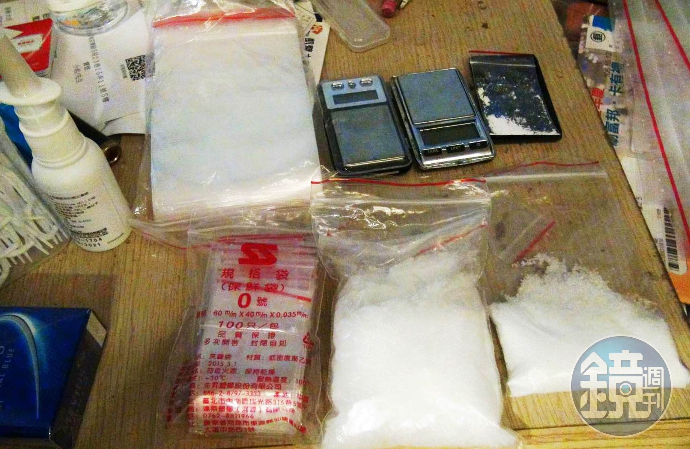警方在嫌犯住處搜出K他命等毒品。（刑事局提供）