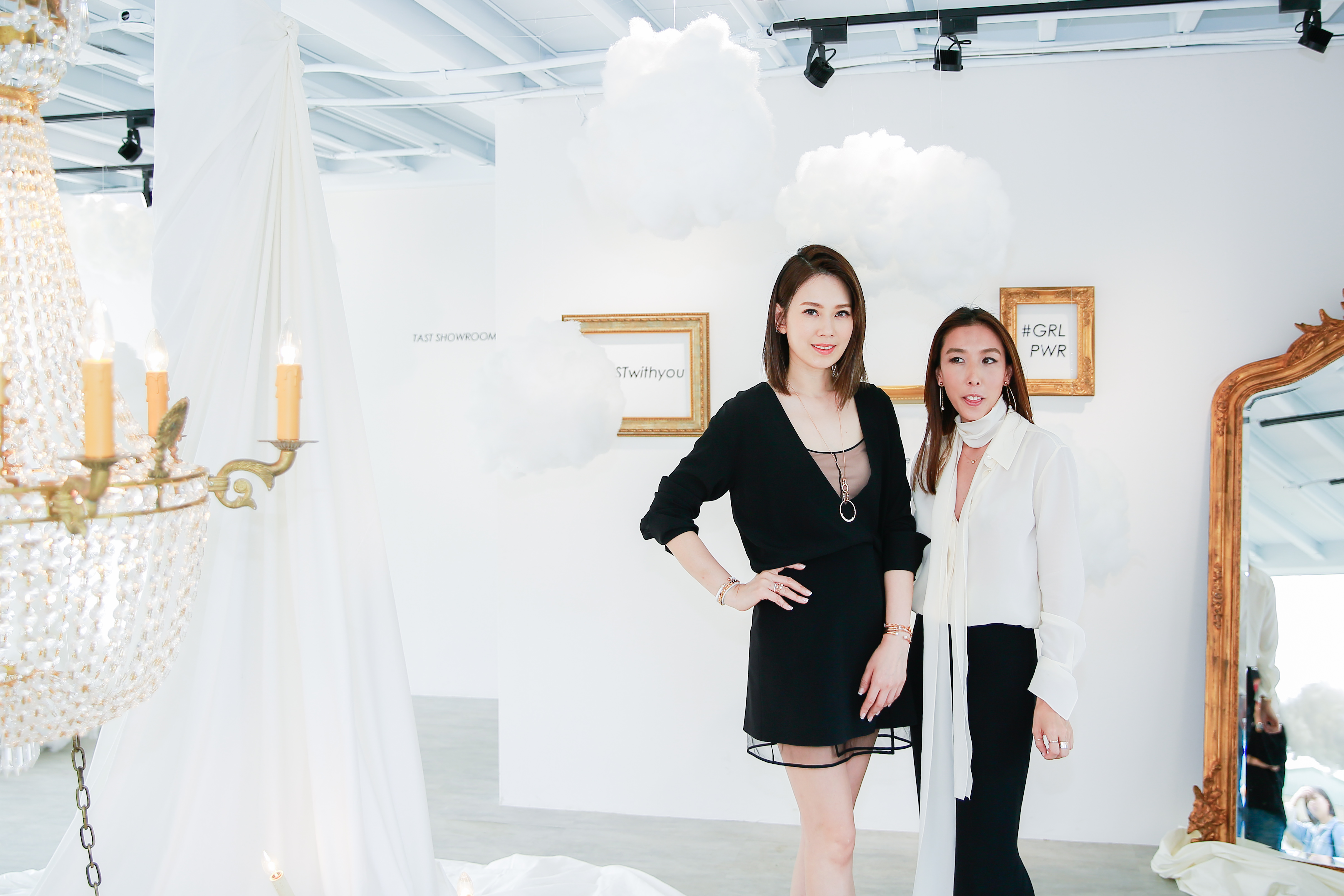 Melody與VITA FEDE創辦人兼設計師Cynthia k.Sakai一同出席開幕剪綵活動。