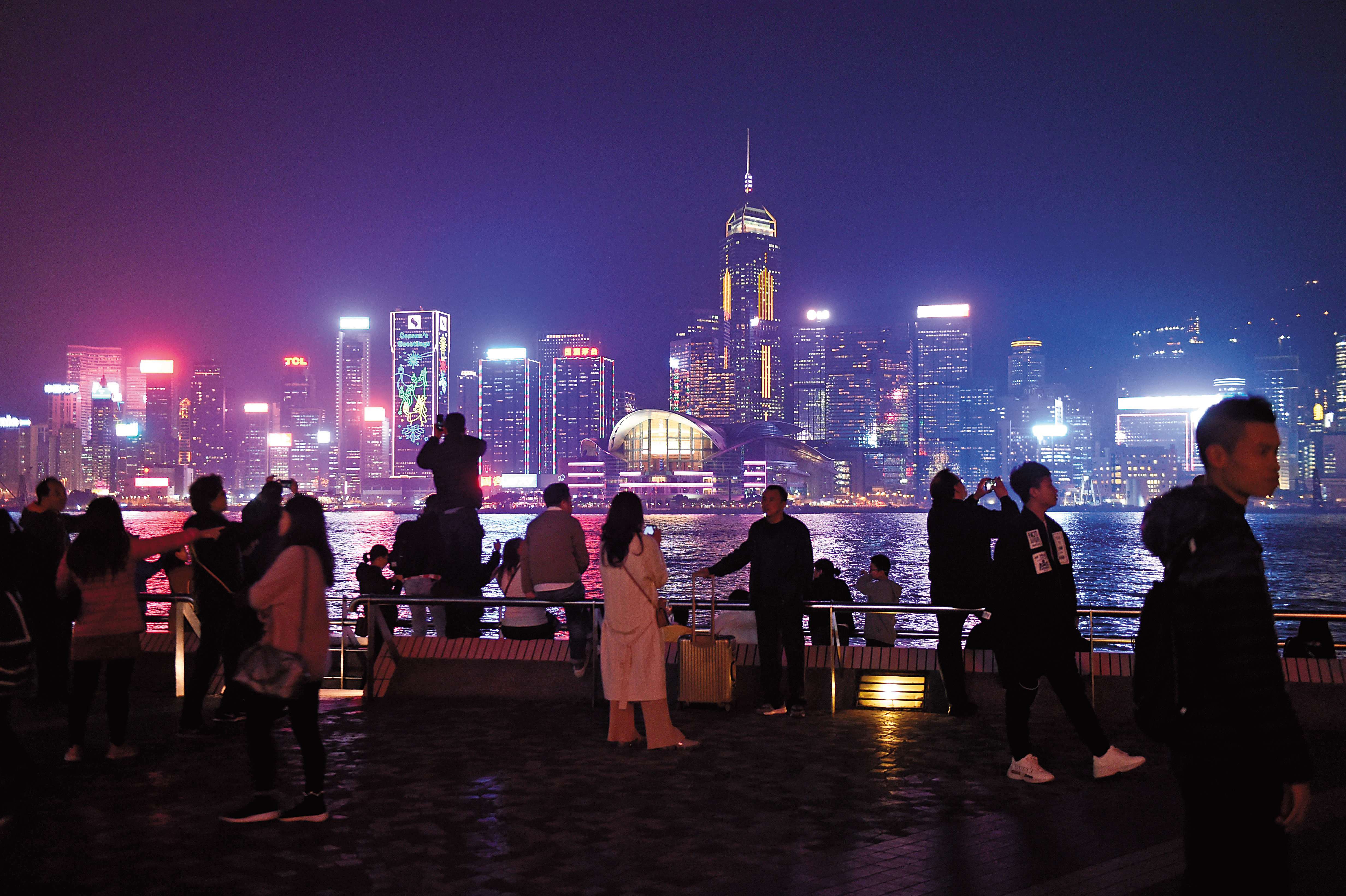 美國連續升息之後，已經對部分體質較弱的經濟體如香港，產生影響。（東方IC）