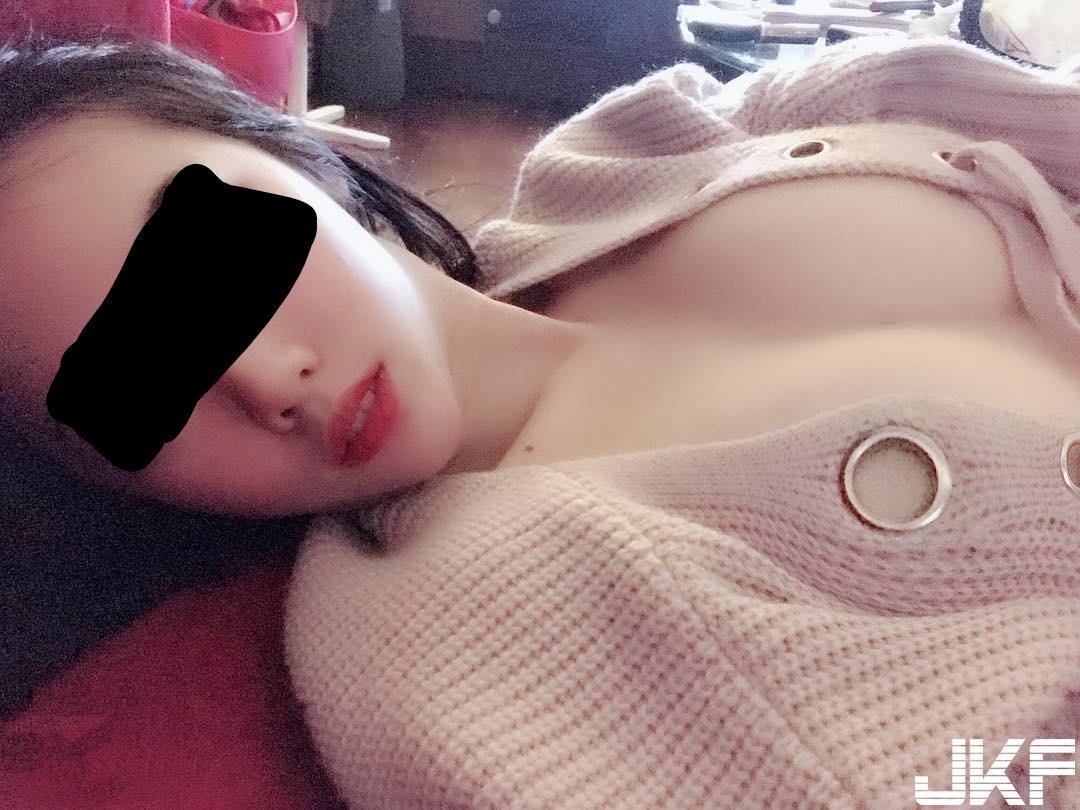 施姓女模在網路上有不錯人氣,日前卻自爆男友持毒。(翻攝臉書)