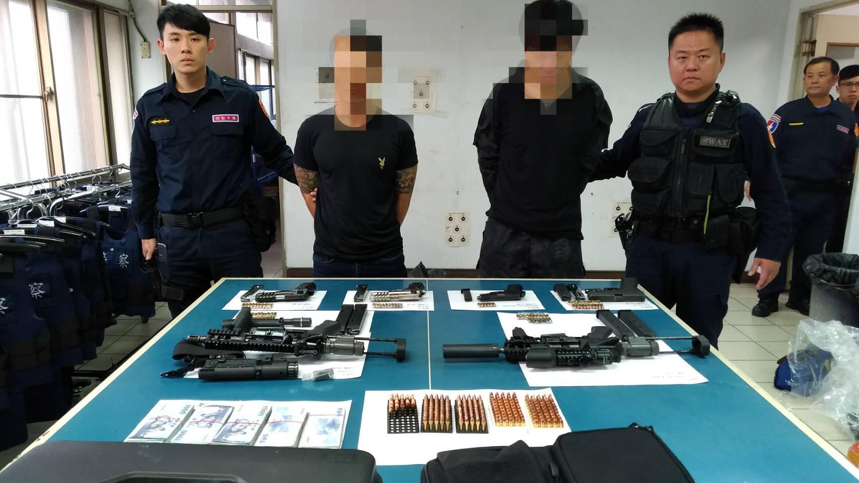 2名英勇特勤員警憑藉著高超槍法壓制火力強大的匪徒,順利逮捕嫌犯。(警方提供)