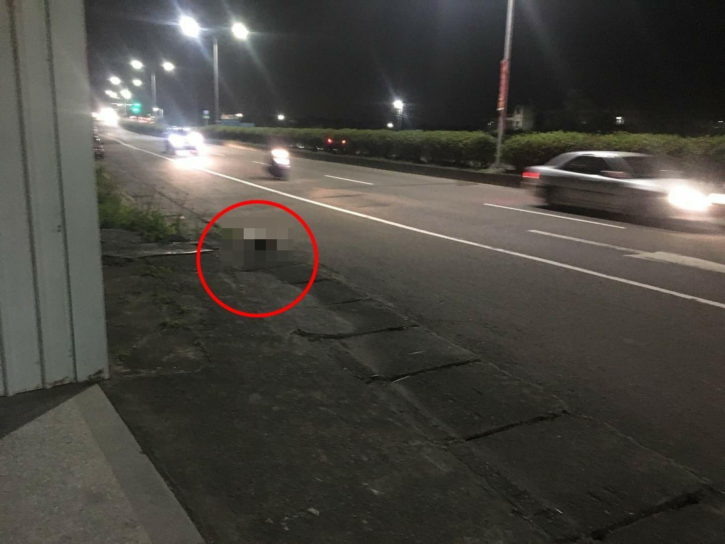 婦人遺體被發現離奇陳屍在三芝路邊，全案疑點重重。（翻攝自《淡水萬事交流團》臉書社團）