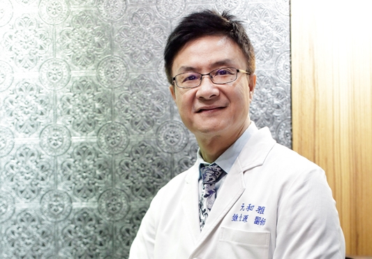 鍾金源醫師建議，施打微晶瓷最好不要太貪心。（元和雅提供）