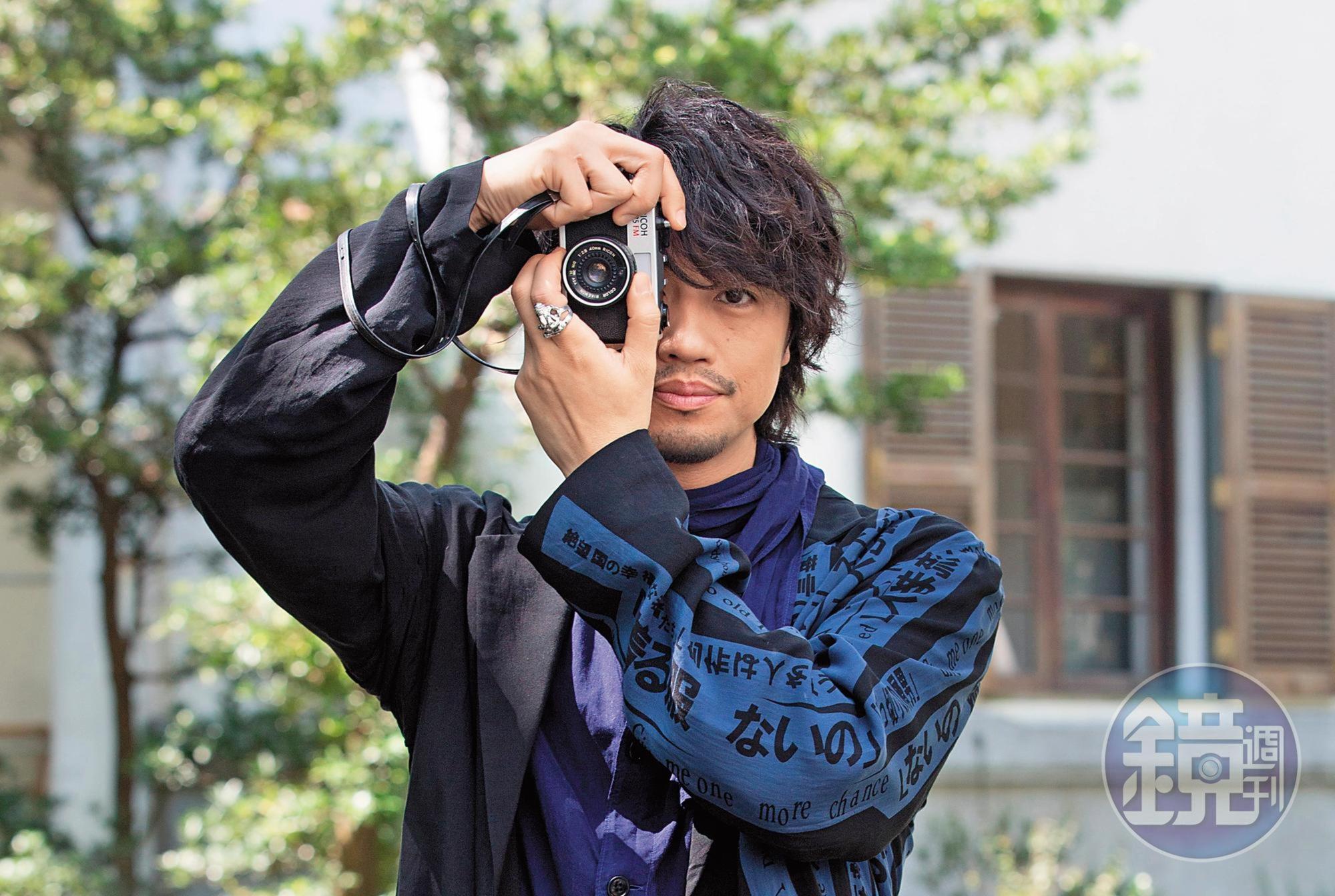 齊藤工集演員、導演、影評人、主持人、編劇身分於一身的豐富資歷，成為他的多元發展實力。