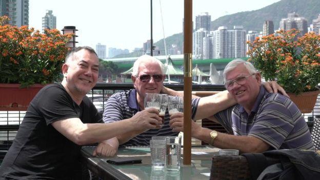 56歲影帝黃秋生尋親成功，找到同父異母的雙胞胎哥哥。（翻攝自BBC中文網）