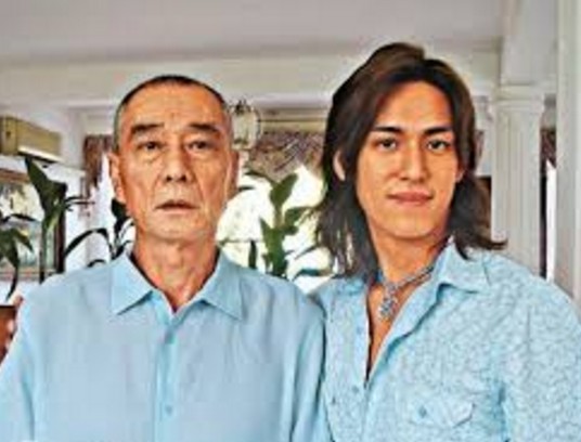 1980年「天廚餐廳」事件，王羽身重7刀入住慶生醫院8天，並向陳啟禮（左）求助。