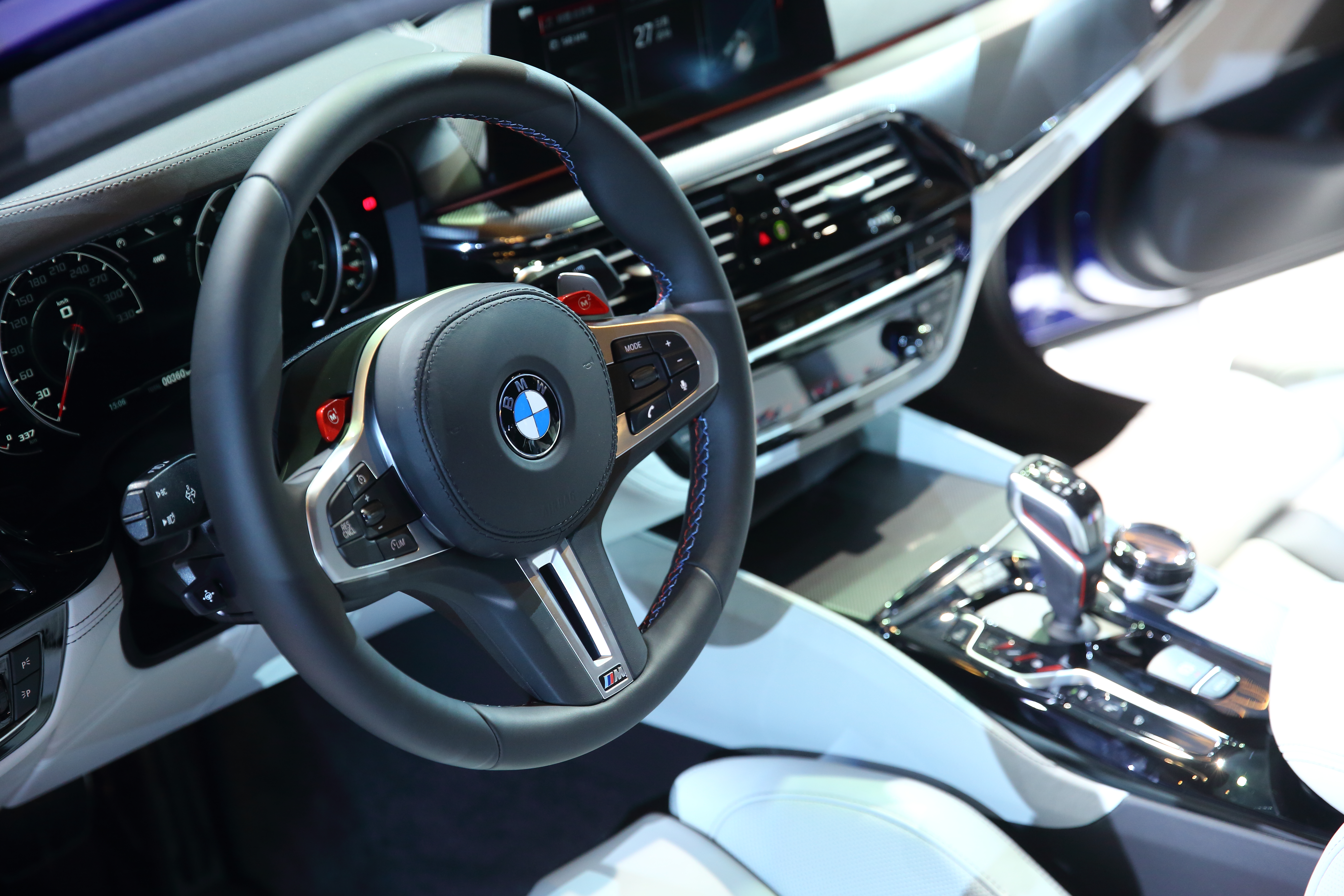 號稱歷代最強，擁有600匹馬力的最速四門房車BMW M5正式襲台，台灣配額的50台，目前已銷售30台。