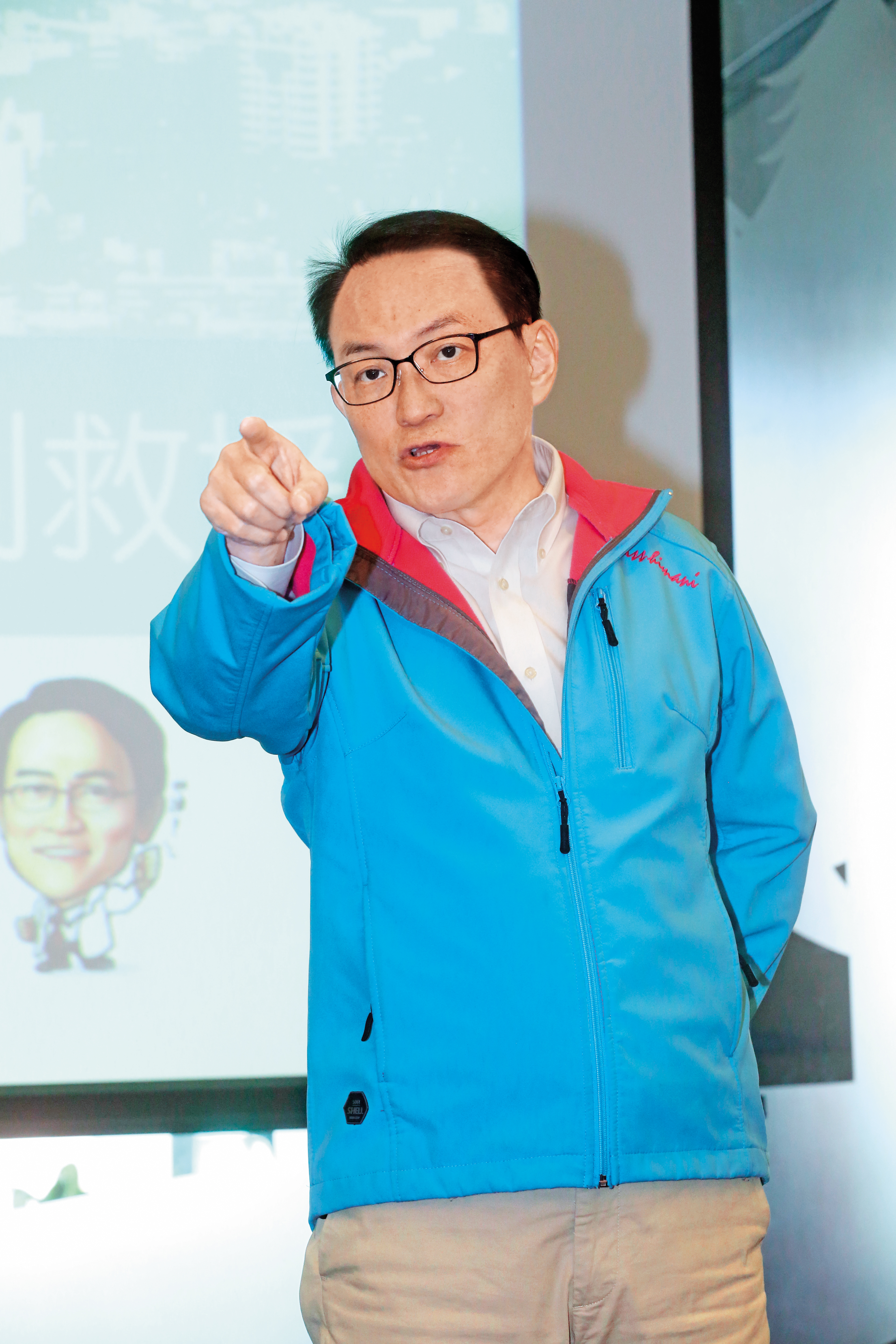 前台北市副市長邱文祥24日宣布以無黨籍身分參加年底台北市長選舉,不會與藍營進行整合。