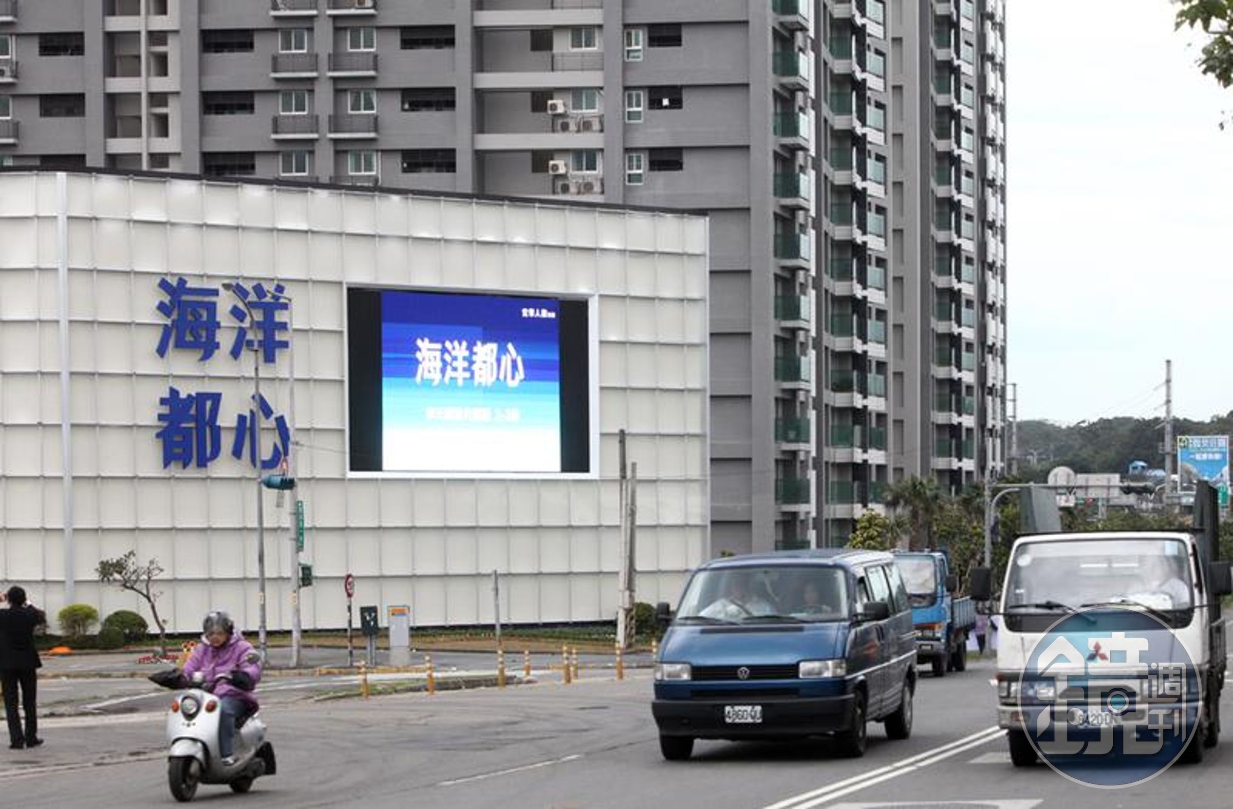 目前宏泰在淡海約有4萬1千坪土地，已經開發2萬坪，知名開發案為「海洋都心」共有3期，合計3,650戶。