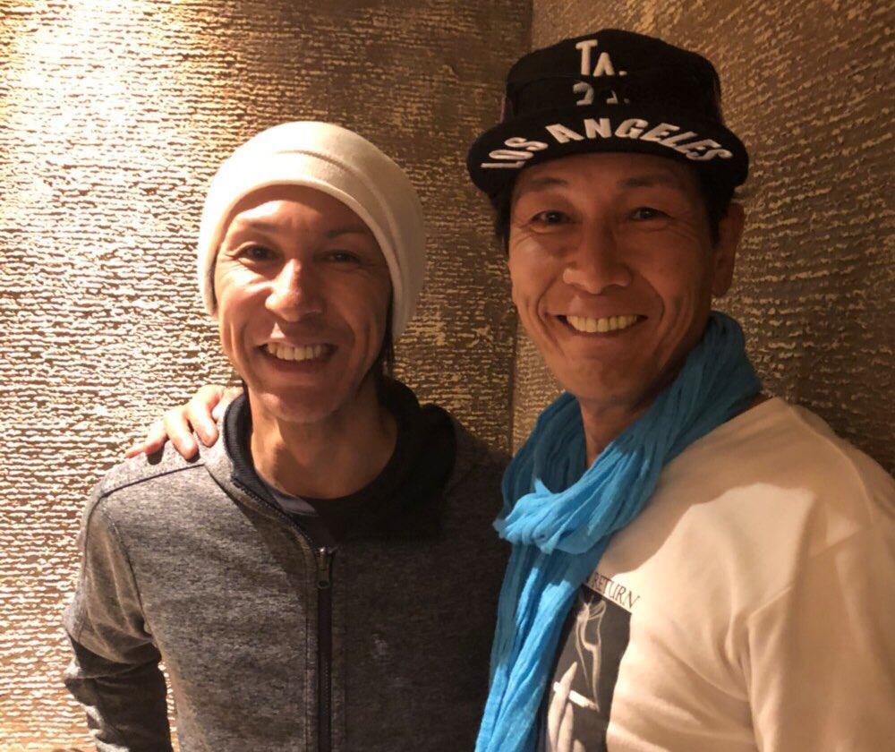 加藤鷹在 Twitter 上傳與葛西紀明的合照，老實說，真的很難分出誰是誰…… （Twitter@katohtakashoten）