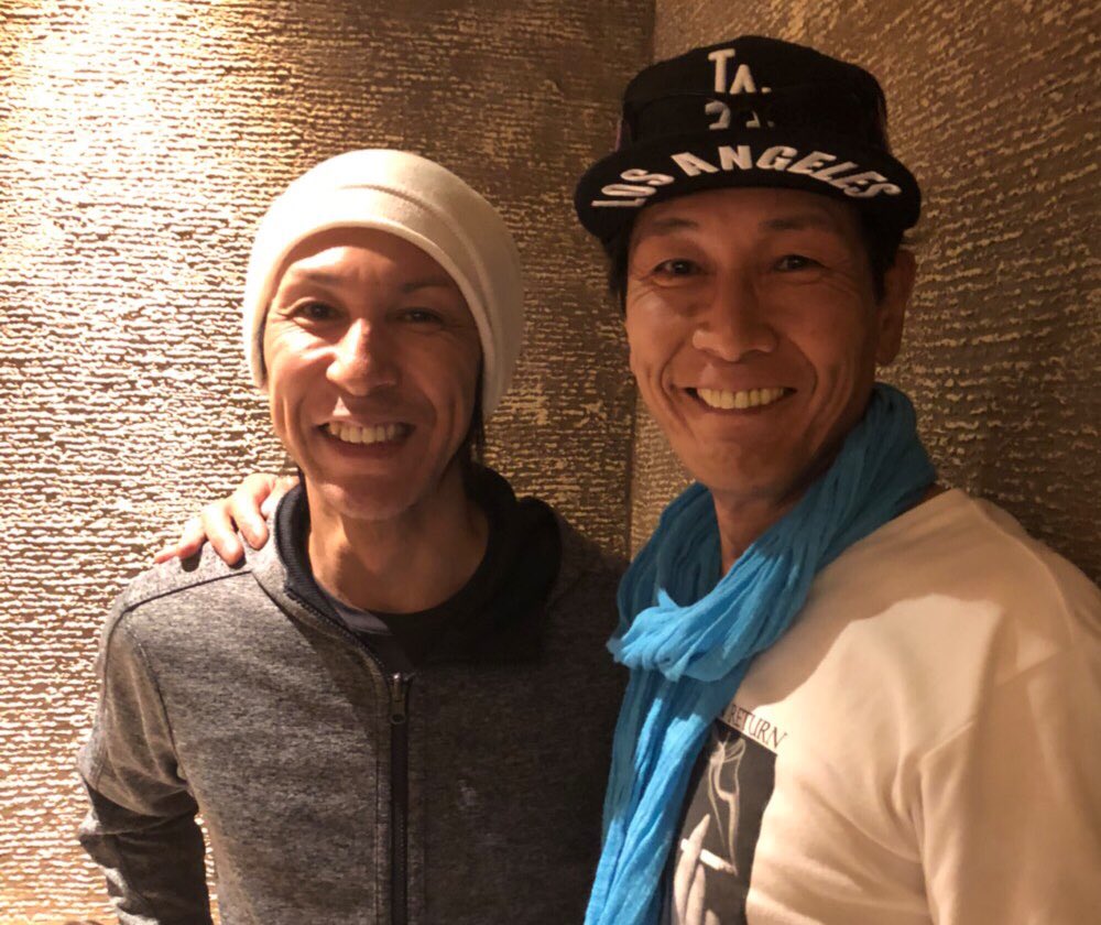 加藤鷹在 Twitter 上傳與葛西紀明的合照,老實說,真的很難分出誰是誰…… (Twitter@katohtakashoten)