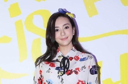 產復極速瘦身的城嫂方媛昨夜首次出度香港時尚活動,大方談起老公城城及6個月大的女兒。(方媛微博)