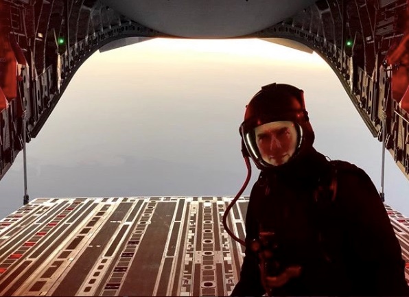 導演克里斯多夫麥奎利悄悄在Instagram揭露，阿湯哥還有高空跳傘的特技。（翻攝自Instagram）