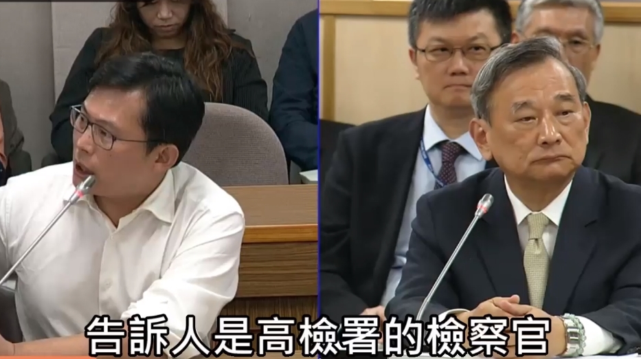 黃國昌質詢法務部，要求次長陳明堂對民眾遭檢察官濫訴的事件給交代。（翻攝臉書）