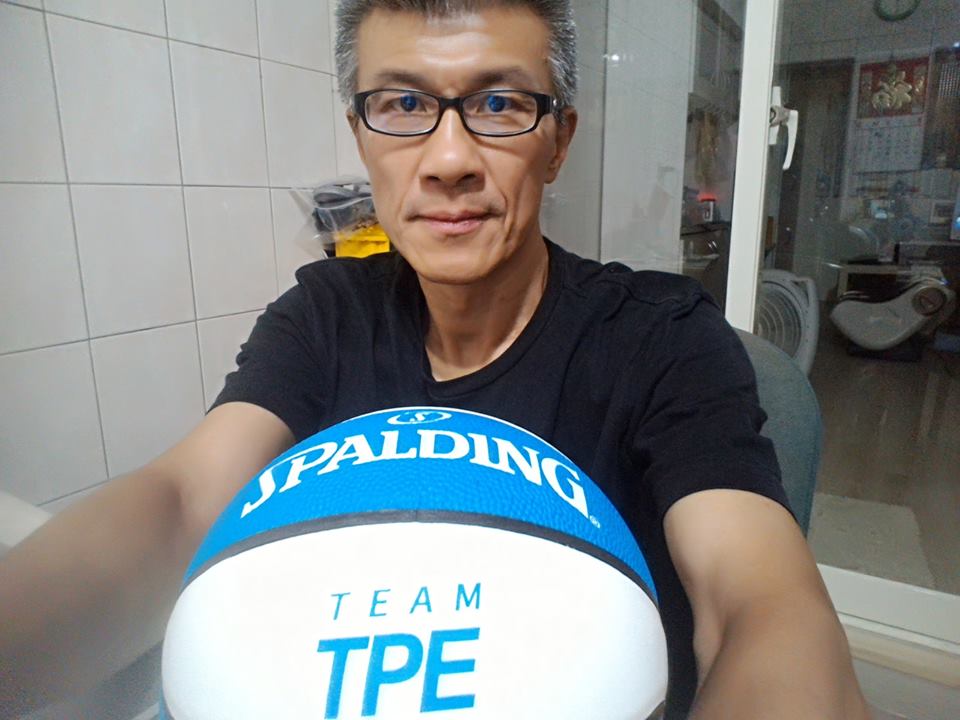 李亦伸沉默半天後，親上火線重砲反擊。（翻攝自李亦伸臉書）