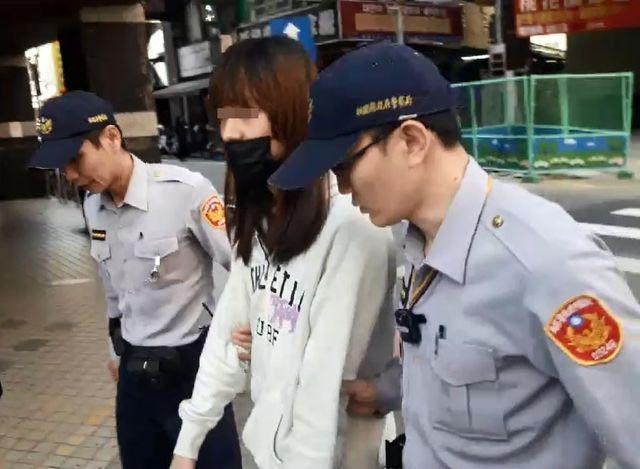 警方將黃嫌帶回派出所偵訊。（警方提供）