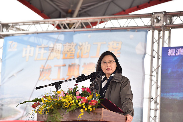 總統官邸槍擊案發生當日，總統前往桃園市出席「中庄調整池竣工典禮」。（總統府提供）