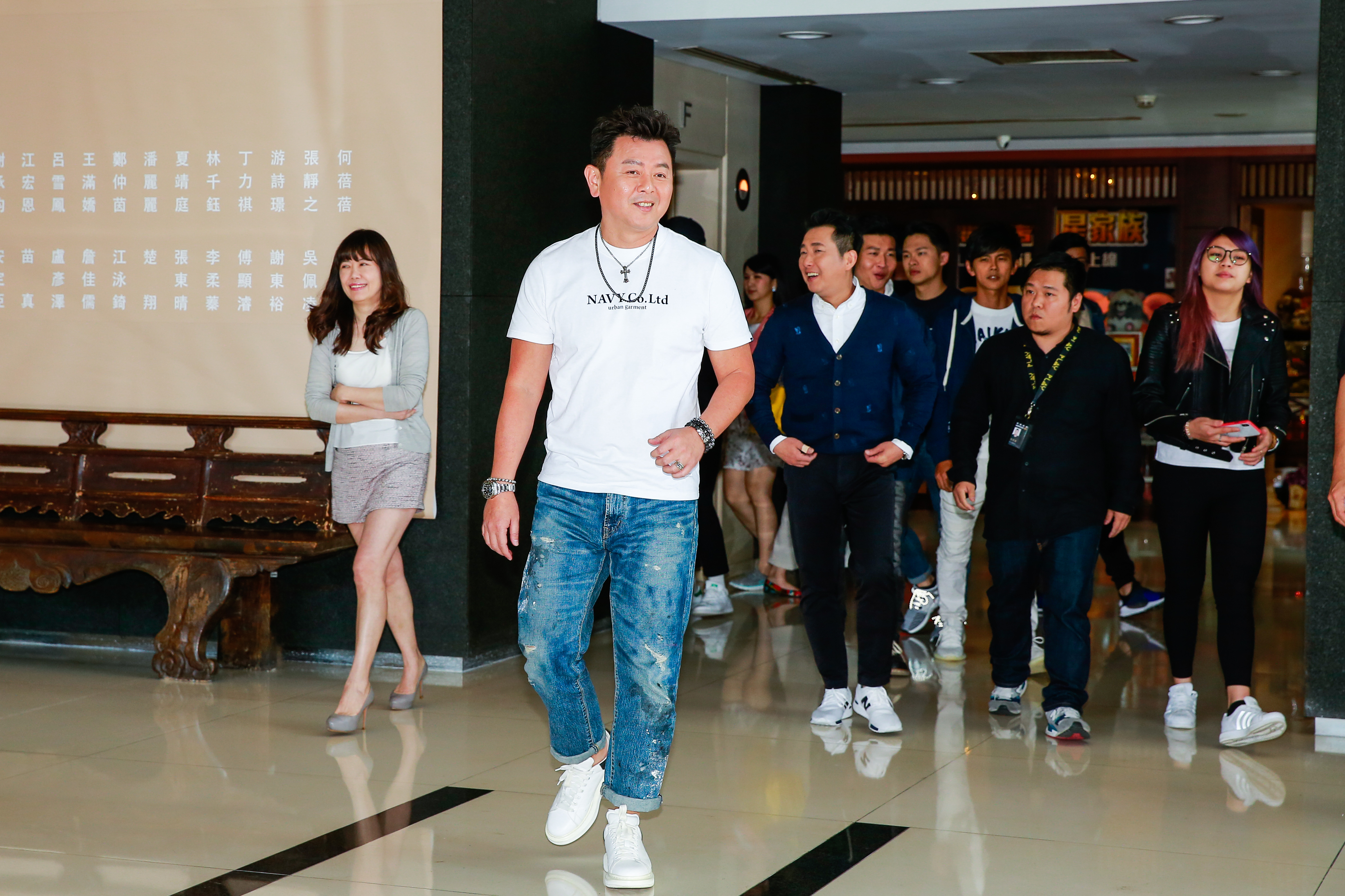 庹宗康下午臨時召開記者會,吸引大批媒體到現場採訪。
