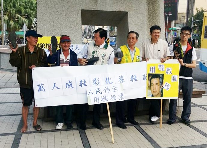 劉育宗（右1）2013年底加入林世賢服務團隊，但車禍後卻從助理變成志工。（劉育宗提供）