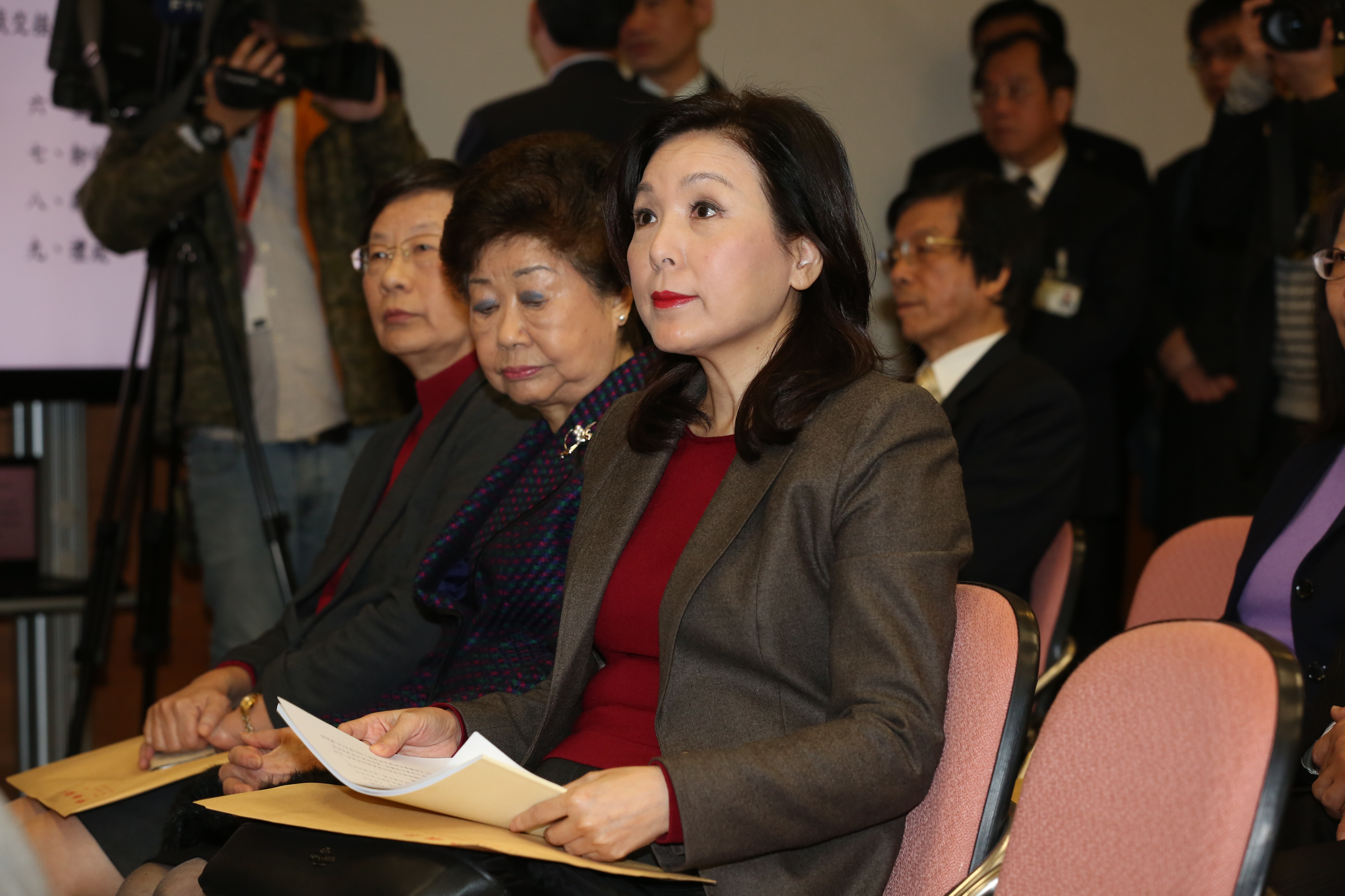 李紀珠和吳欣盈的雙姝鬥看起來還沒結束，李紀珠說，願意陪新總經理開法說會。