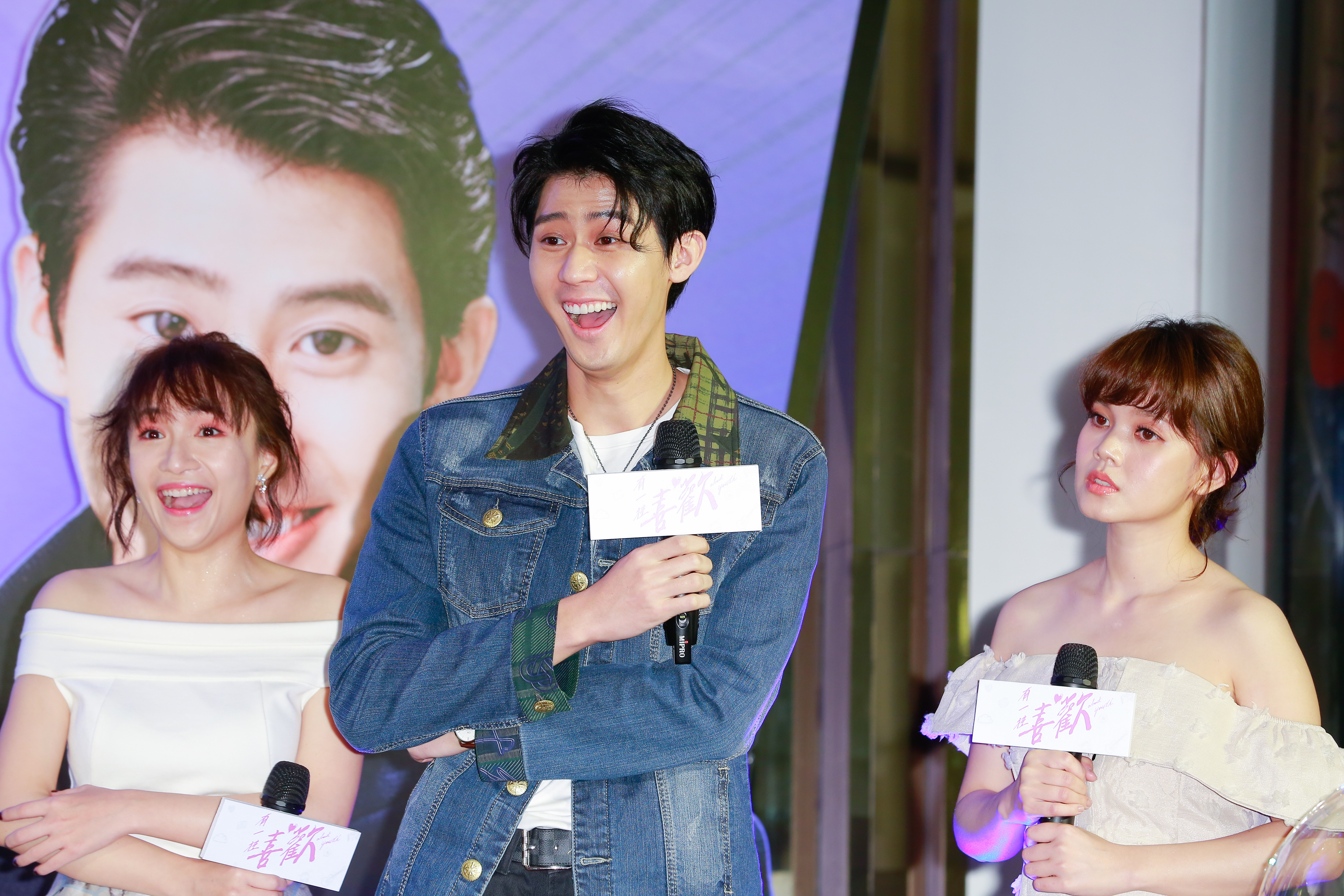 李玉璽被拱若票房破億就跟爸爸李亞明一起全裸，他大驚失色：「有人要看嗎？！」