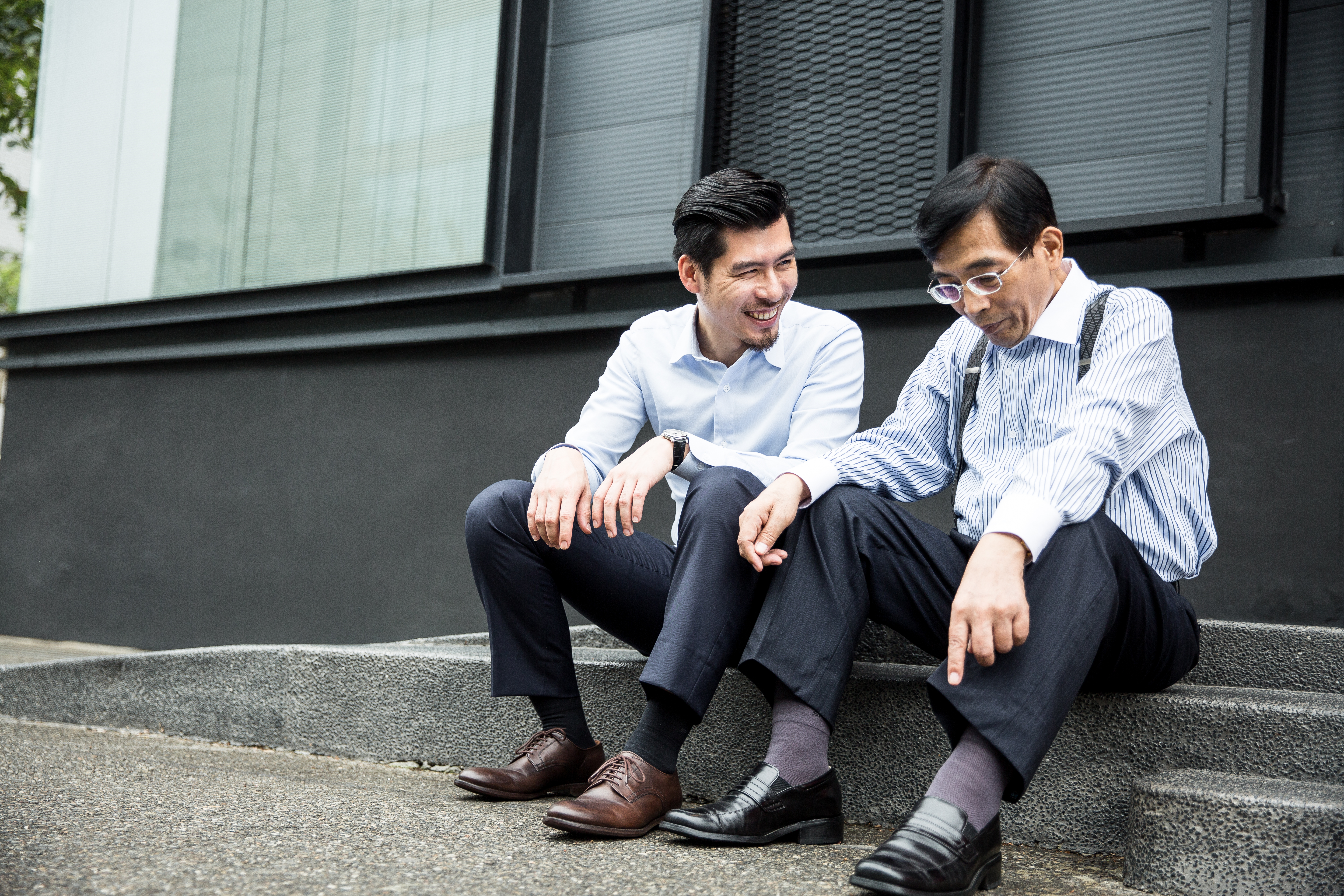 早前葉恒銘（右）總忙於公事，沒有太多時間與兒子葉俊瑋（左）相處，好在如今兩人能一起衝事業，多年歷練下，兒子反成為爸爸的驕傲。