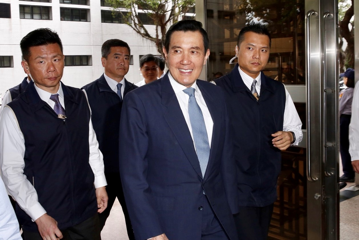 前總統馬英九針對洩密案出庭,強調自己無罪,若憲政有危機,總統卻不能處理,難道要回家睡覺嗎?