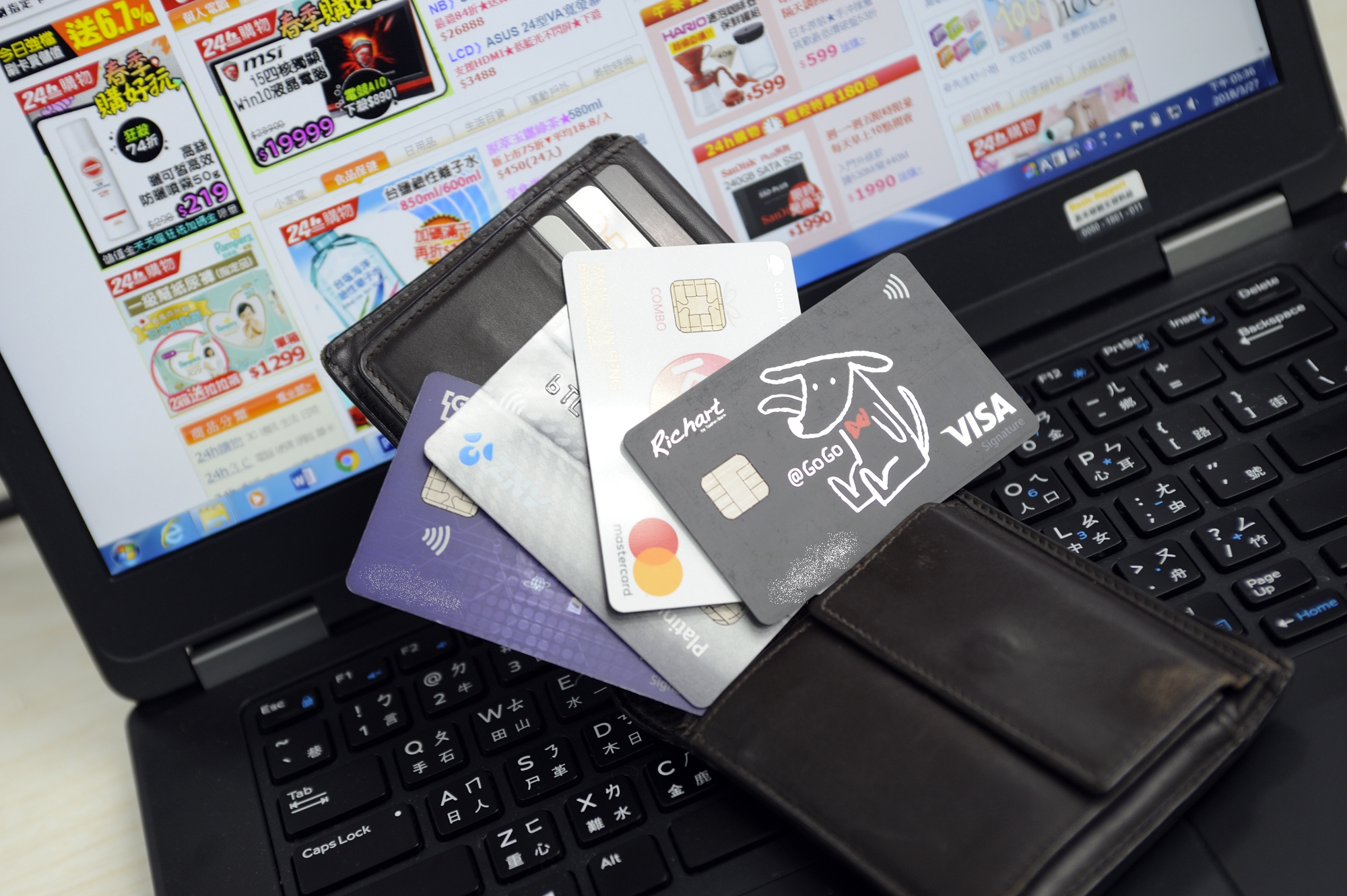 各銀行陸續推出有現金回饋的信用卡，卡友可根據自己的消費習慣，選擇適合的卡片。