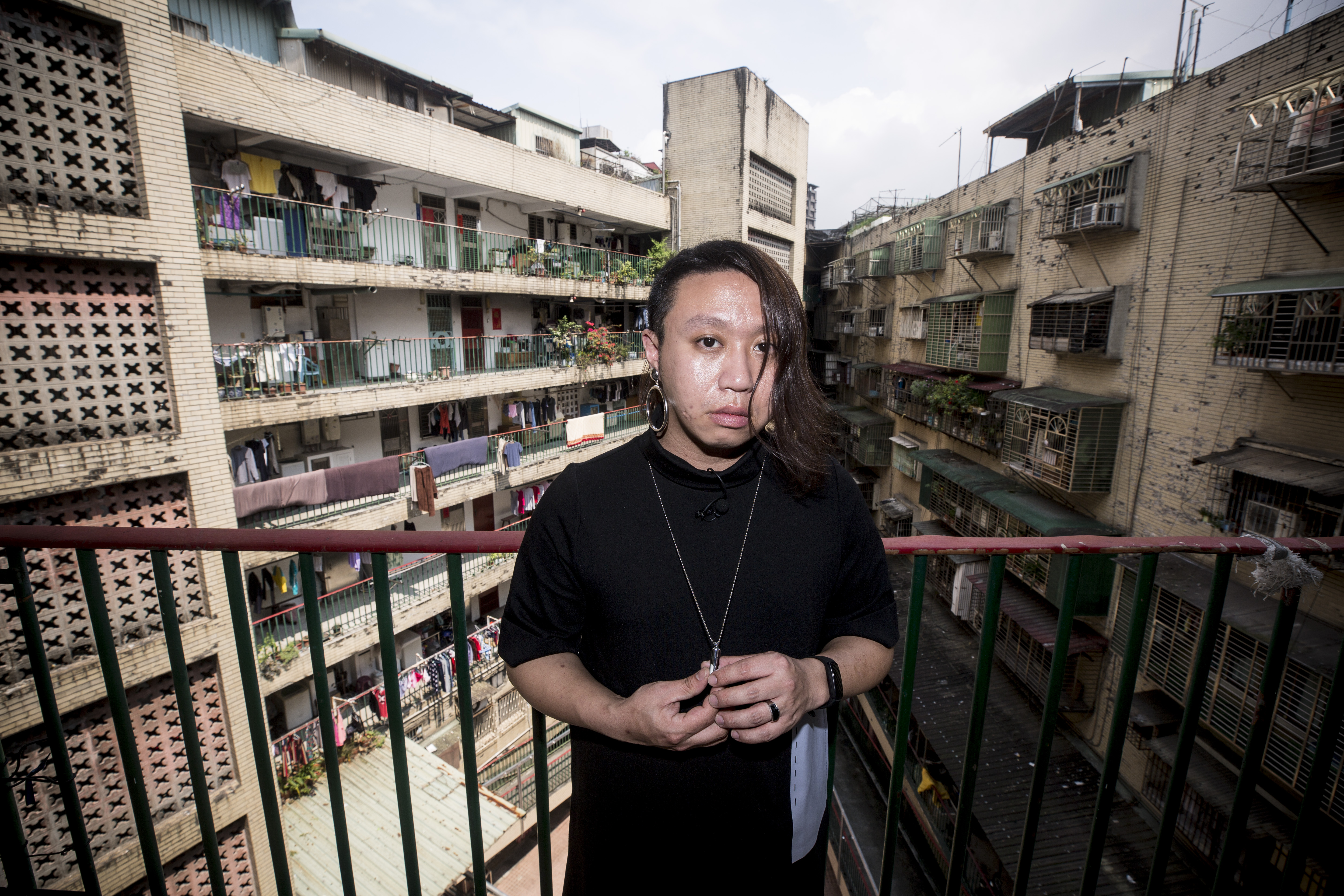 胡勝翔現在居住的地方，是結婚前幾天和潘世新一起租賃入住的新房。他坦言環境稱不上很好，但回憶很多，他不願搬走。