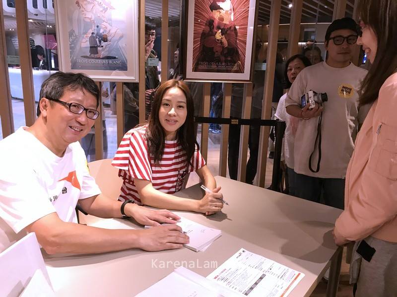 林嘉欣去年12月應宣明會邀請踏足非洲探訪難民營，並推出一本書籍《流徙烏干達》，限量400本，收益撥捐世界宣明會。（翻攝自林嘉欣臉書）