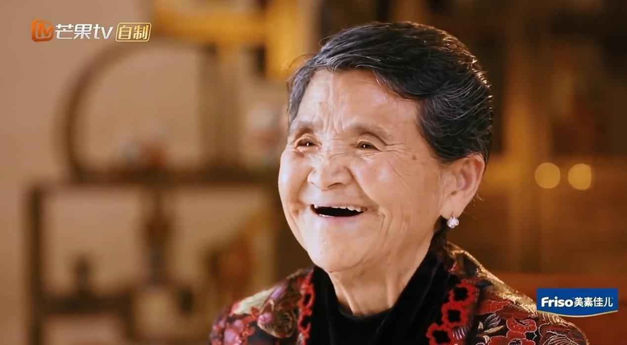 黃聖依的超級豪宅令網友讚嘆不已,直問奶奶有沒缺孫子。(芒果TV)
