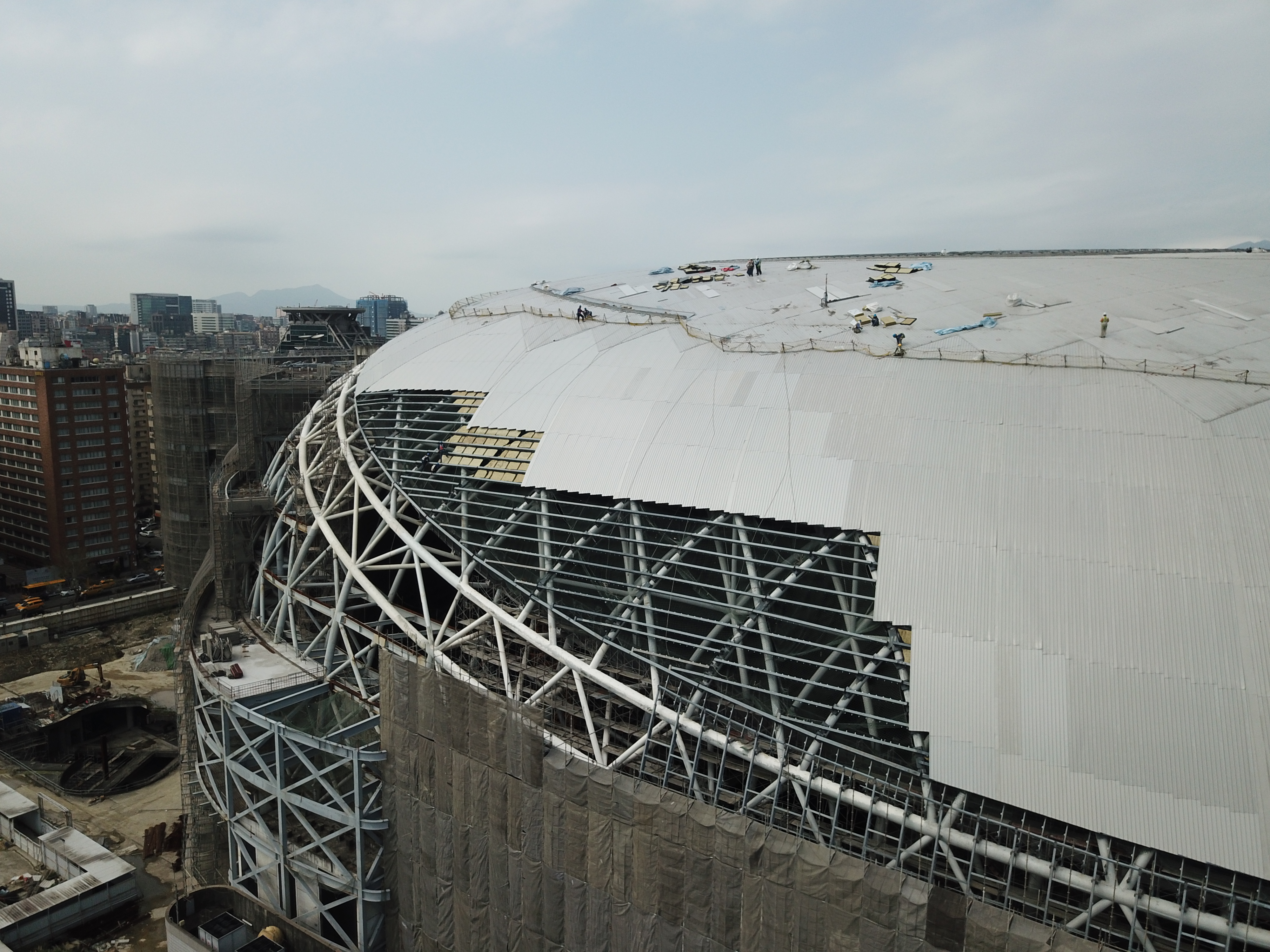 遠雄公司今告知北市府將撤件不參與都審。遠雄與都發局持續過招，大巨蛋全面復工遙遙無期。