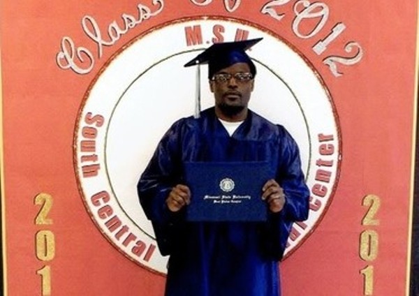 未成年就入獄，鮑比希望法院能給他重新融入社會的機會。（畫面擷自網路，freebobbybostic.com）