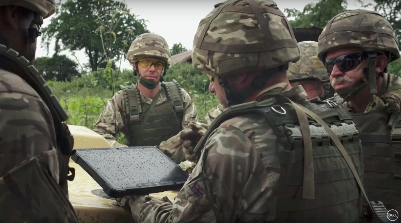 萬達透過系統商打進DELL的軍規電腦供應鏈,用於英美國防、警消領域,擁有防爆、防塵、防水、耐摔等功能,連戴厚重手套都能輕鬆使用。(翻攝自網路)