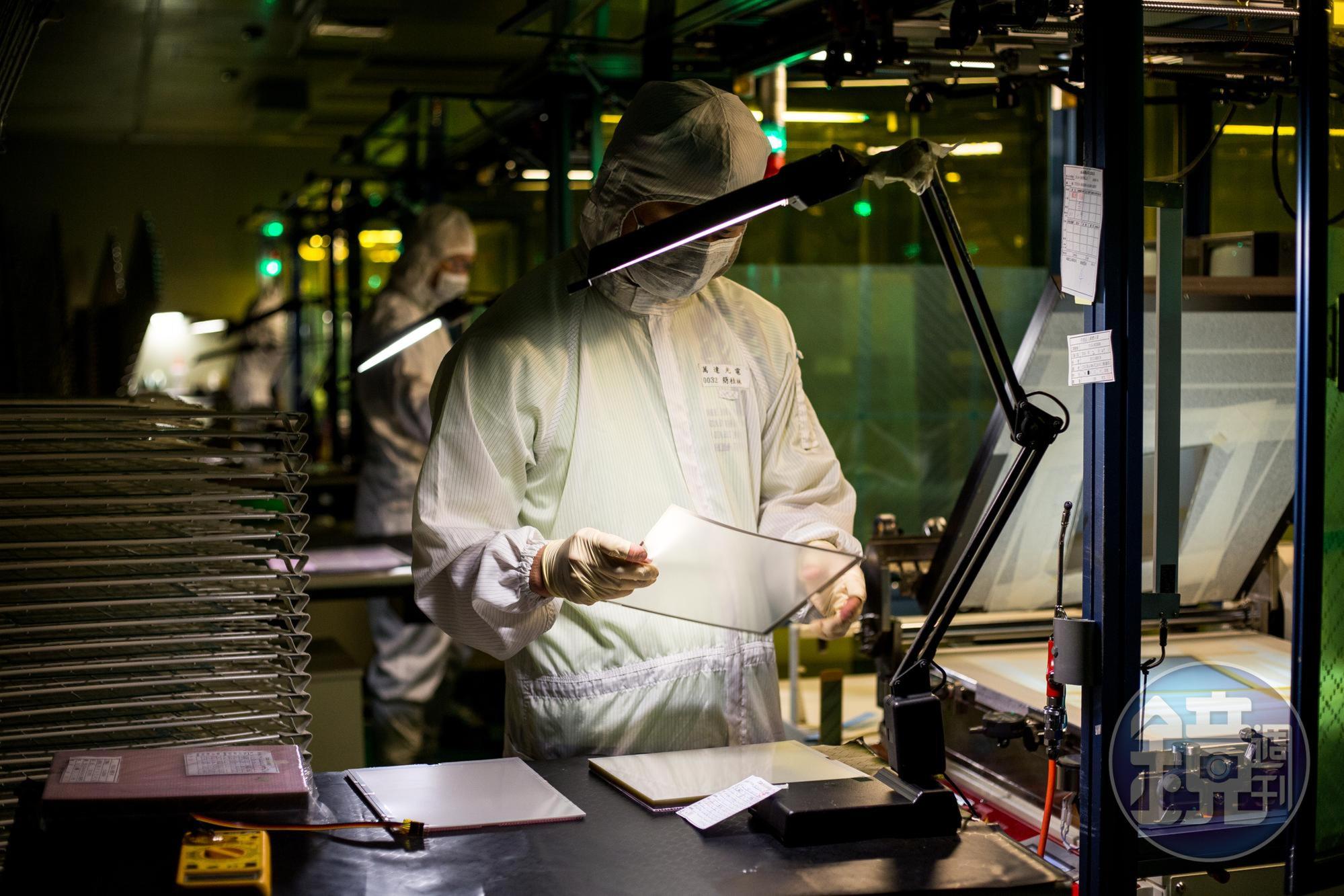萬達光電有不少基層作業員晉升成主管的例子,鼓勵內部員工積極表現,什麼都有可能。