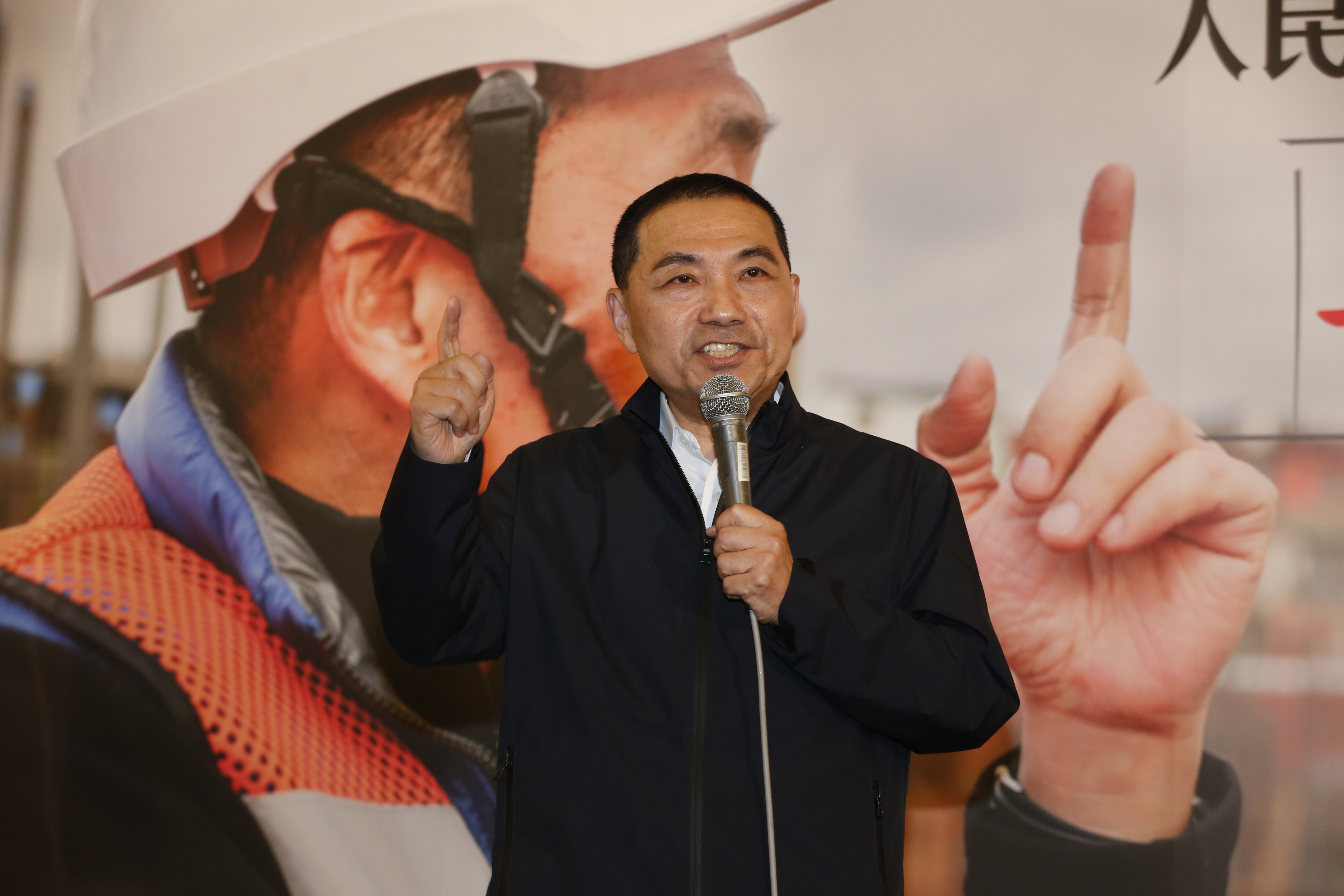 前新北市副市長侯友宜宣布參選新北市長，除了積極拜會黨內市議員爭取支持，也頻頻參加各提案記者會，博全國性曝光版面。