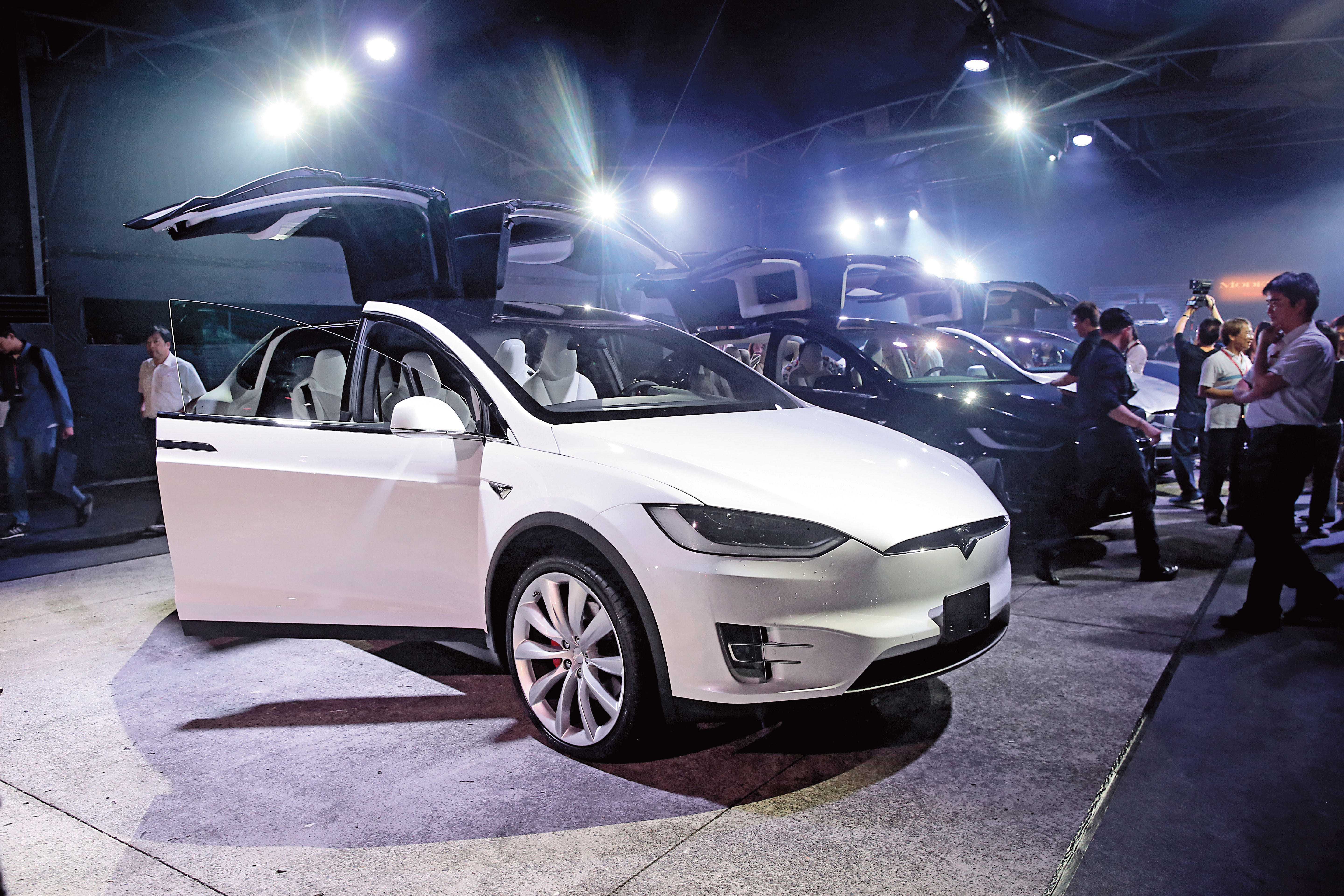 特斯拉是電動車未來概念炒作的極致之作，執行長馬斯克在去年7月宣布量產Model 3，還未上市，在網路眾籌就收到將近50萬輛訂單。