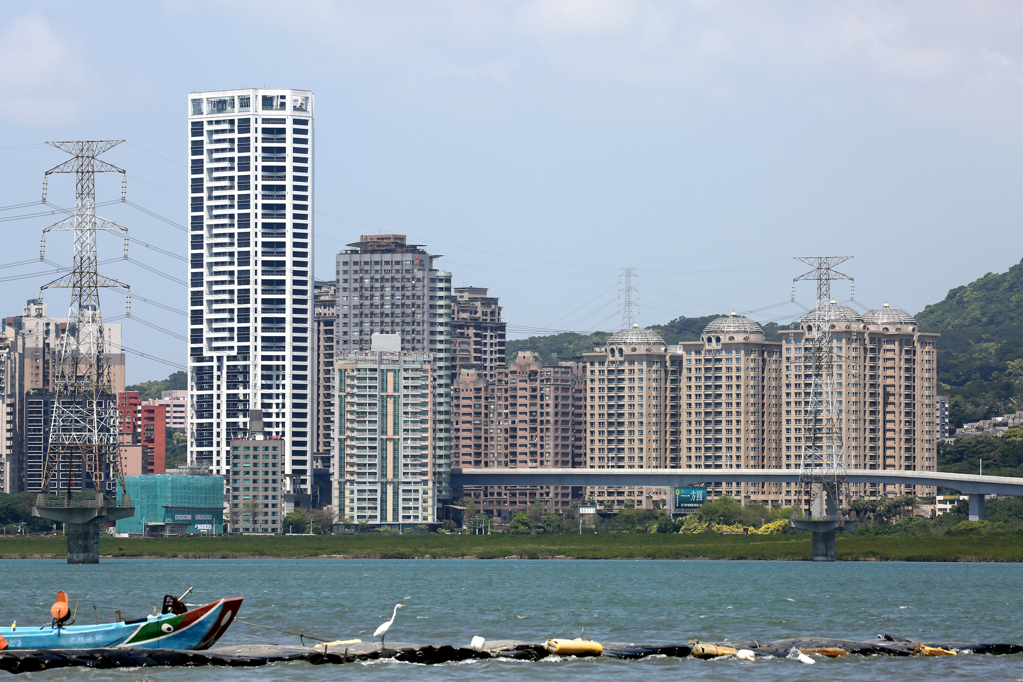 淡水餘屋量大，紅樹林豪宅竟有社區房價腰斬。