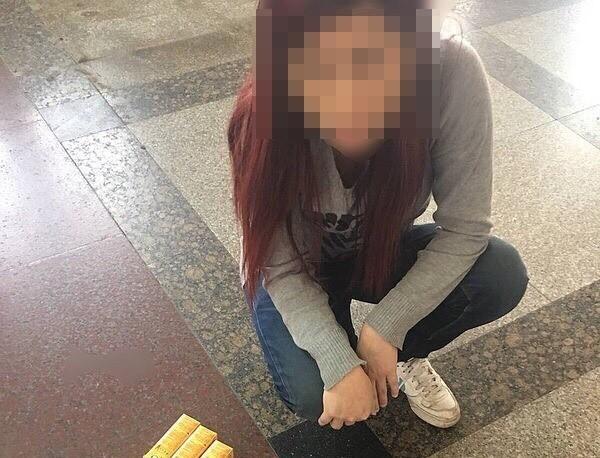 警方同時查扣管女準備交給謝男的51萬7000元贓款。(警方提供)