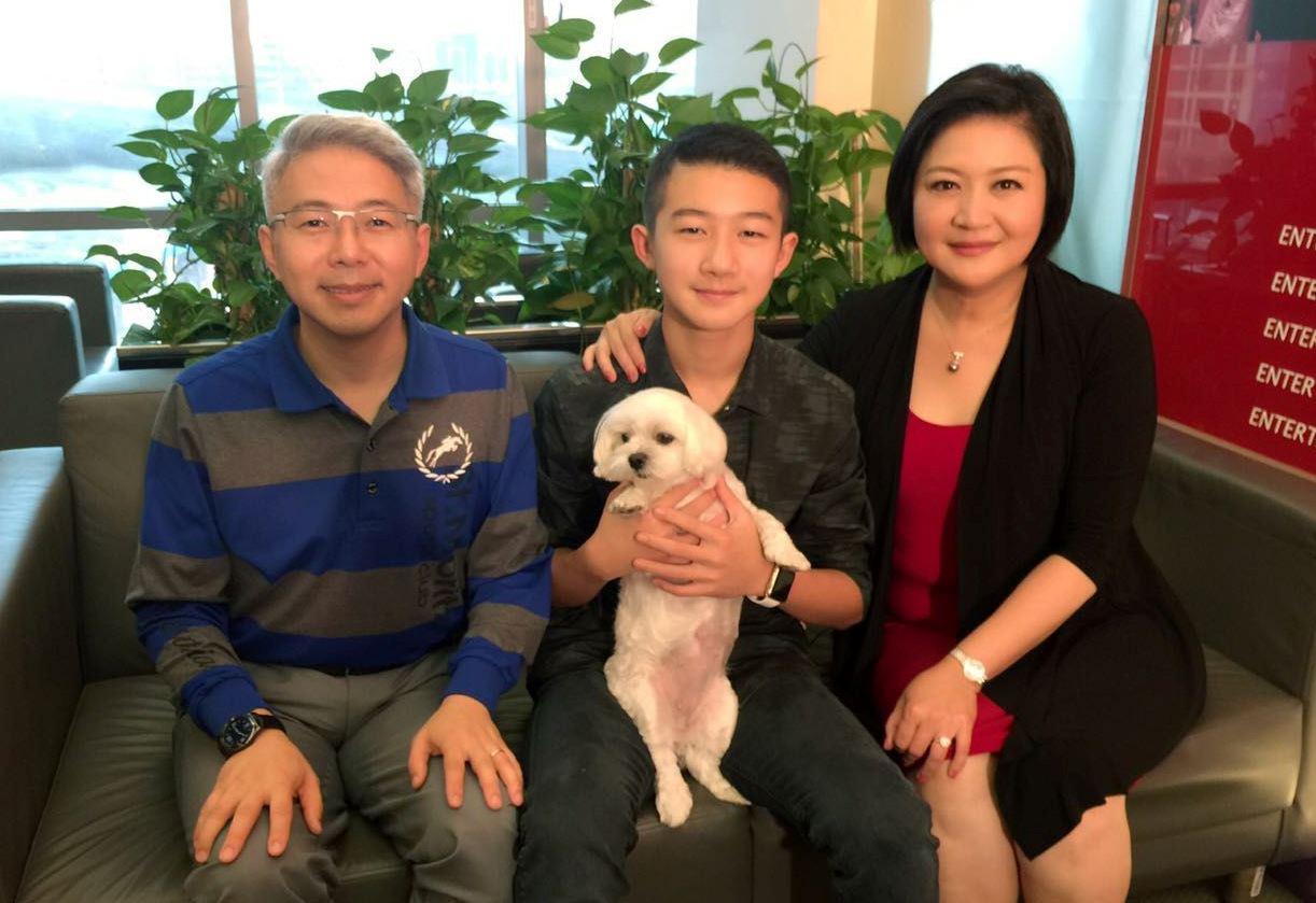 崔佩儀高齡生下獨子貝克宇,對他極為寵愛。(翻攝臉書)