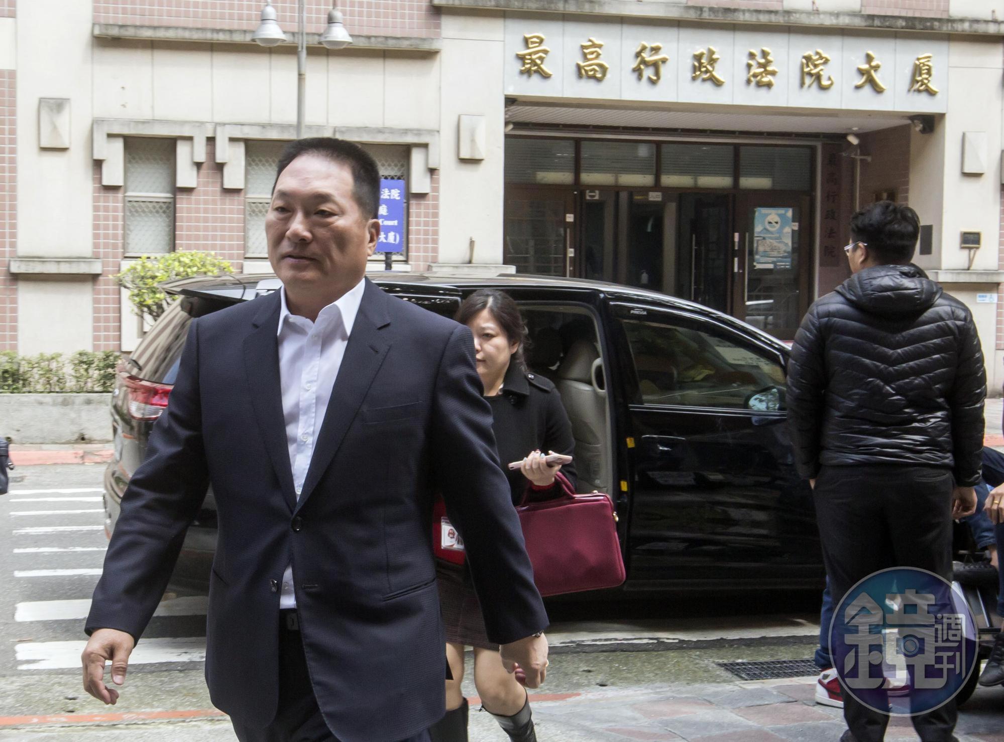 談到因自身司法案件而被限制出境,王令麟深感無奈。