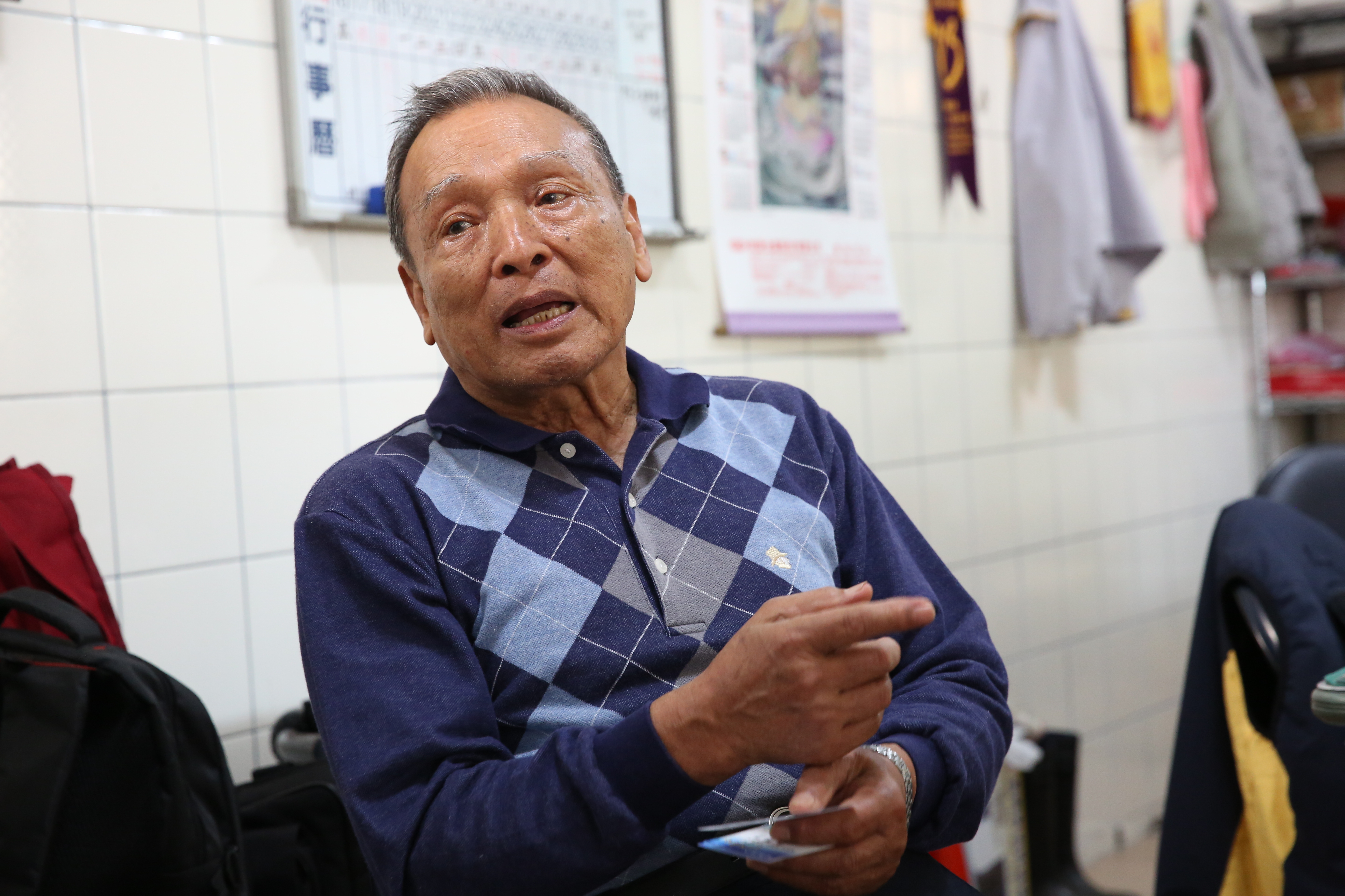 大墓公董事長盧國雄認為改制財團法人是為讓社會監督，但申請過程一波三折讓他十分無奈。