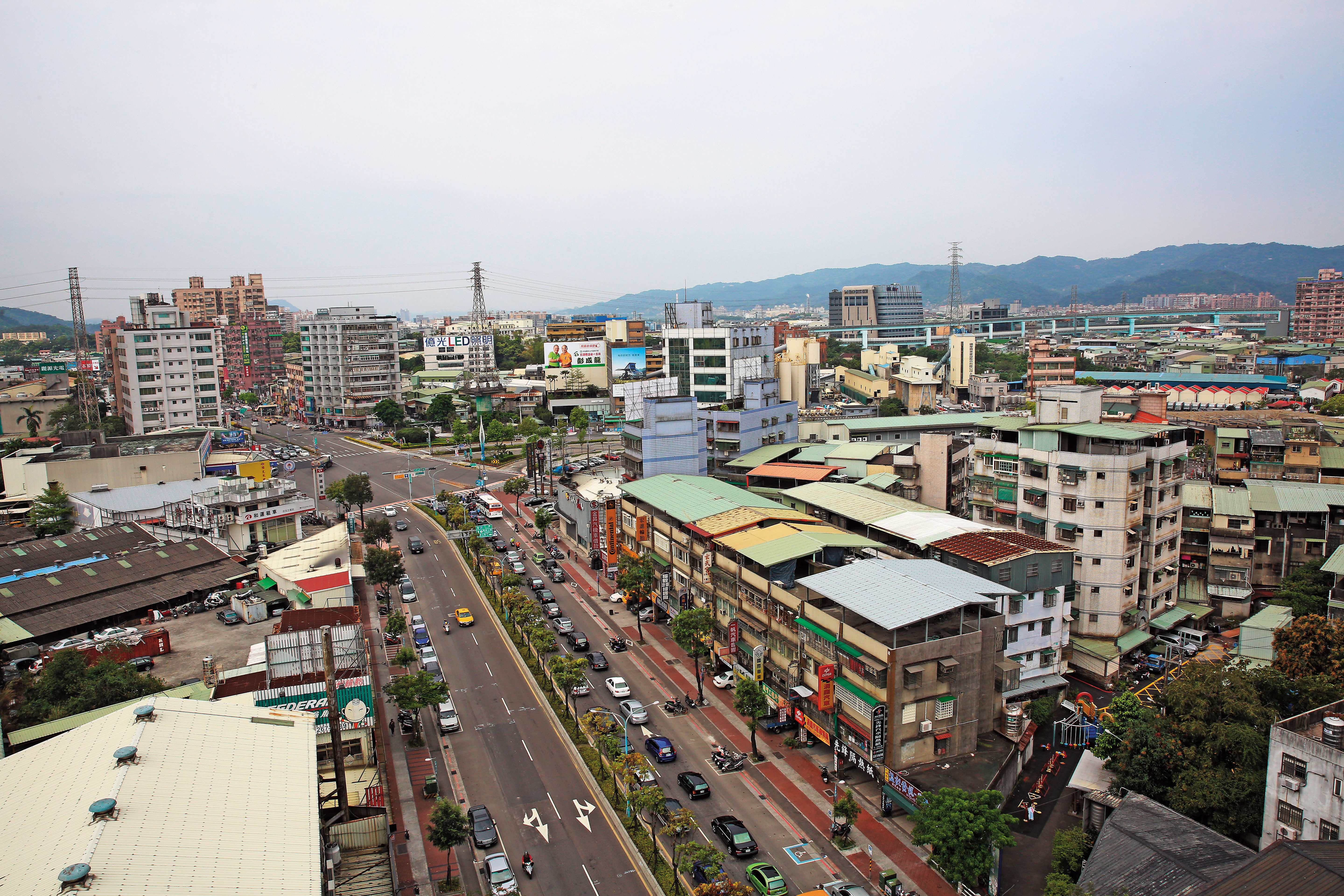 大墓公在土城忠義路的土地超過9,000坪，還有29甲山坡地，也因豐厚廟產而招來風波。