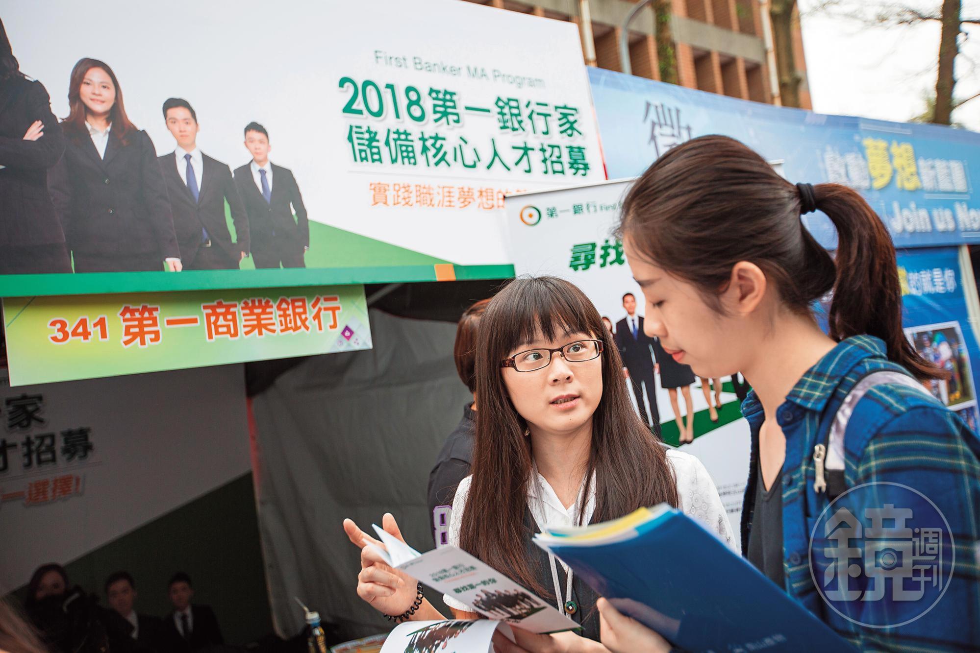 有壽險保額的類全委保單,保險成本較傳統保單便宜且透明,適合預算有限的年輕人。