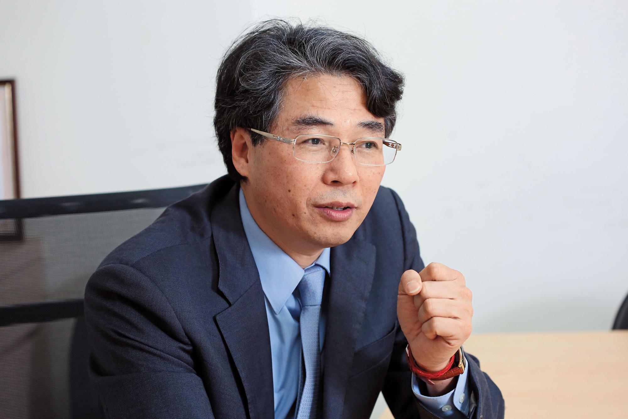 捷安達保經董事長吳鴻麟認為,只要了解商品,不拿短期資金買,類全委保單是不錯的工具。