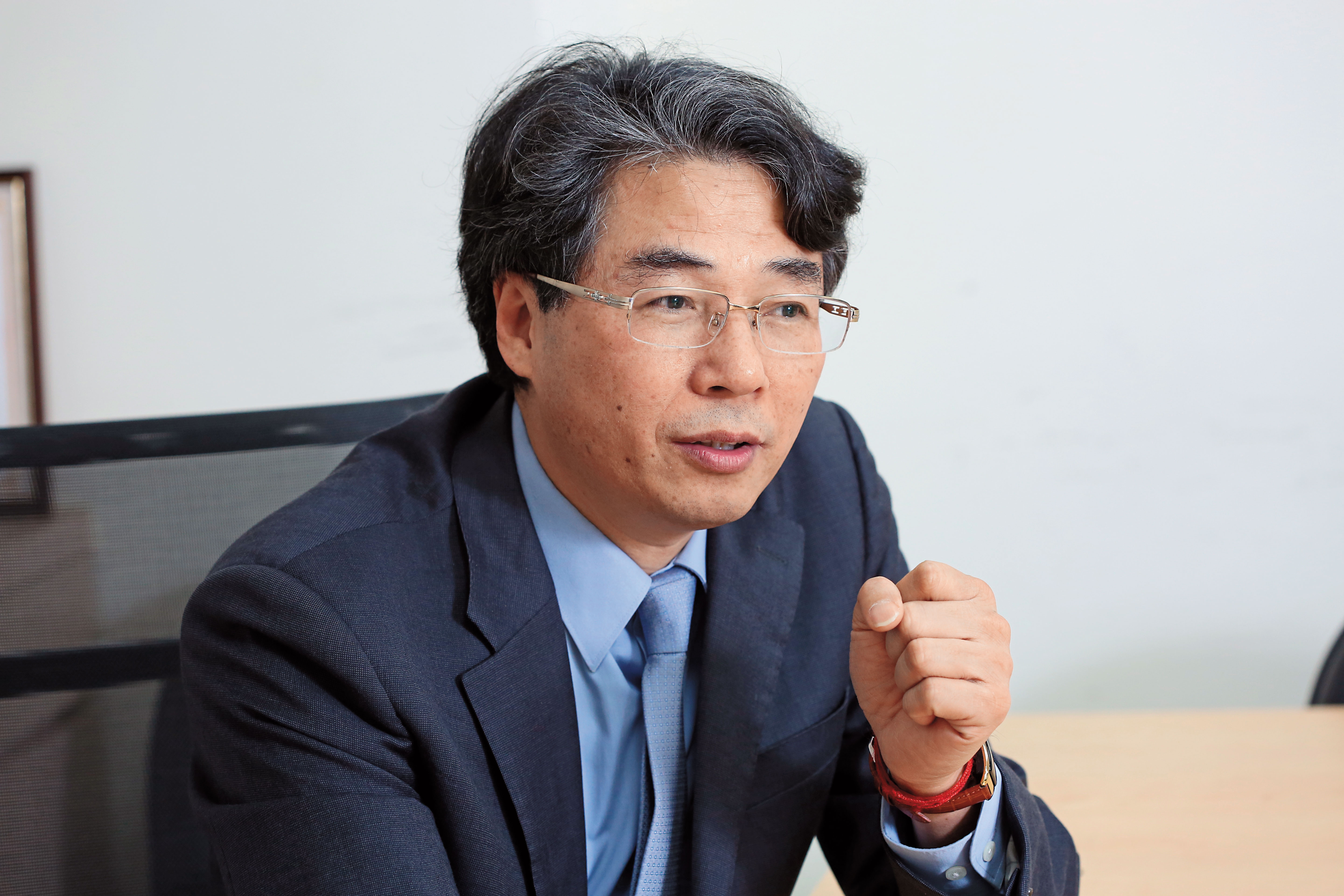 捷安達保經董事長吳鴻麟認為，只要了解商品，不拿短期資金買，類全委保單是不錯的工具。