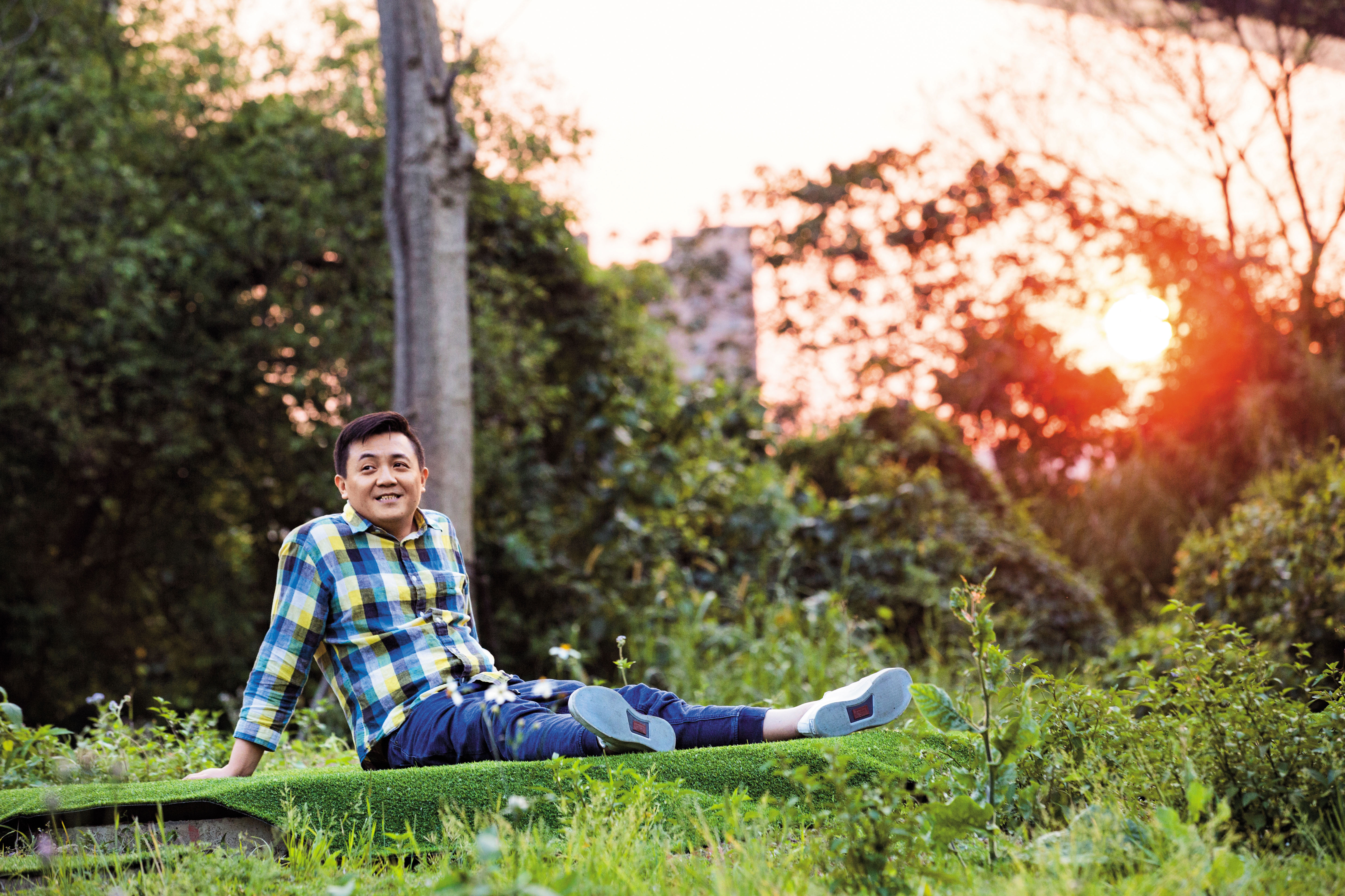 高盟傑過去整天打架、惹是生非，意外拍了張作驥的電影踏入演藝圈，改變了他的一生。