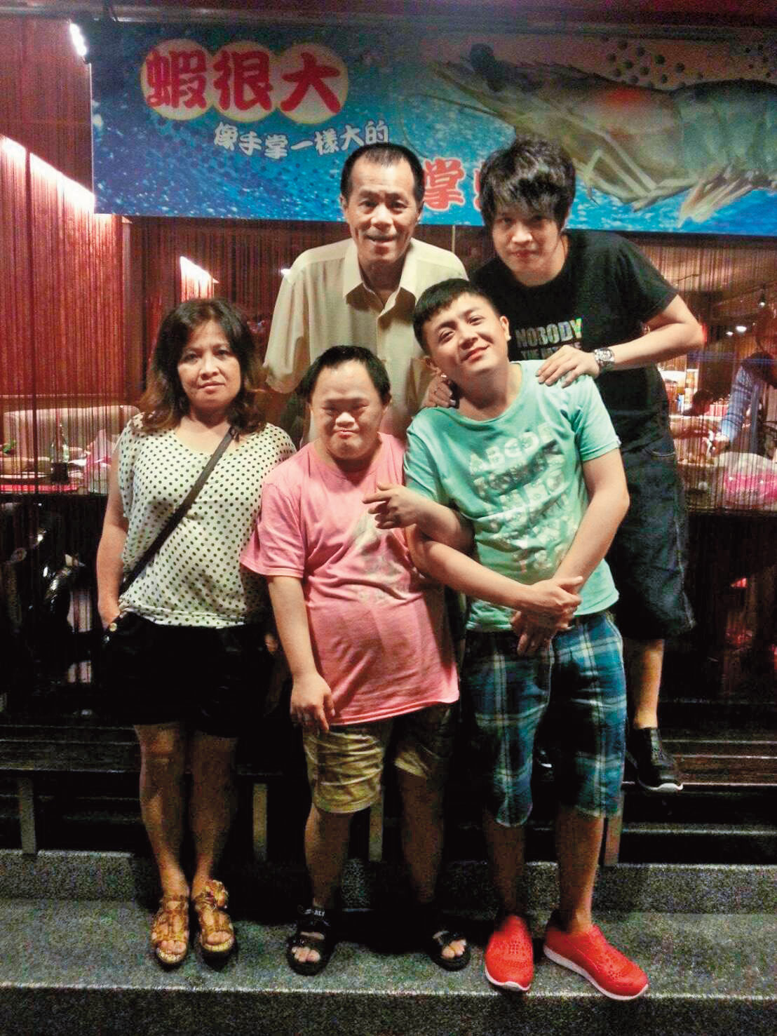 父母自幼離婚，父親再娶，高盟傑與罹患唐氏症的弟弟都跟著父親。（高盟傑提供）