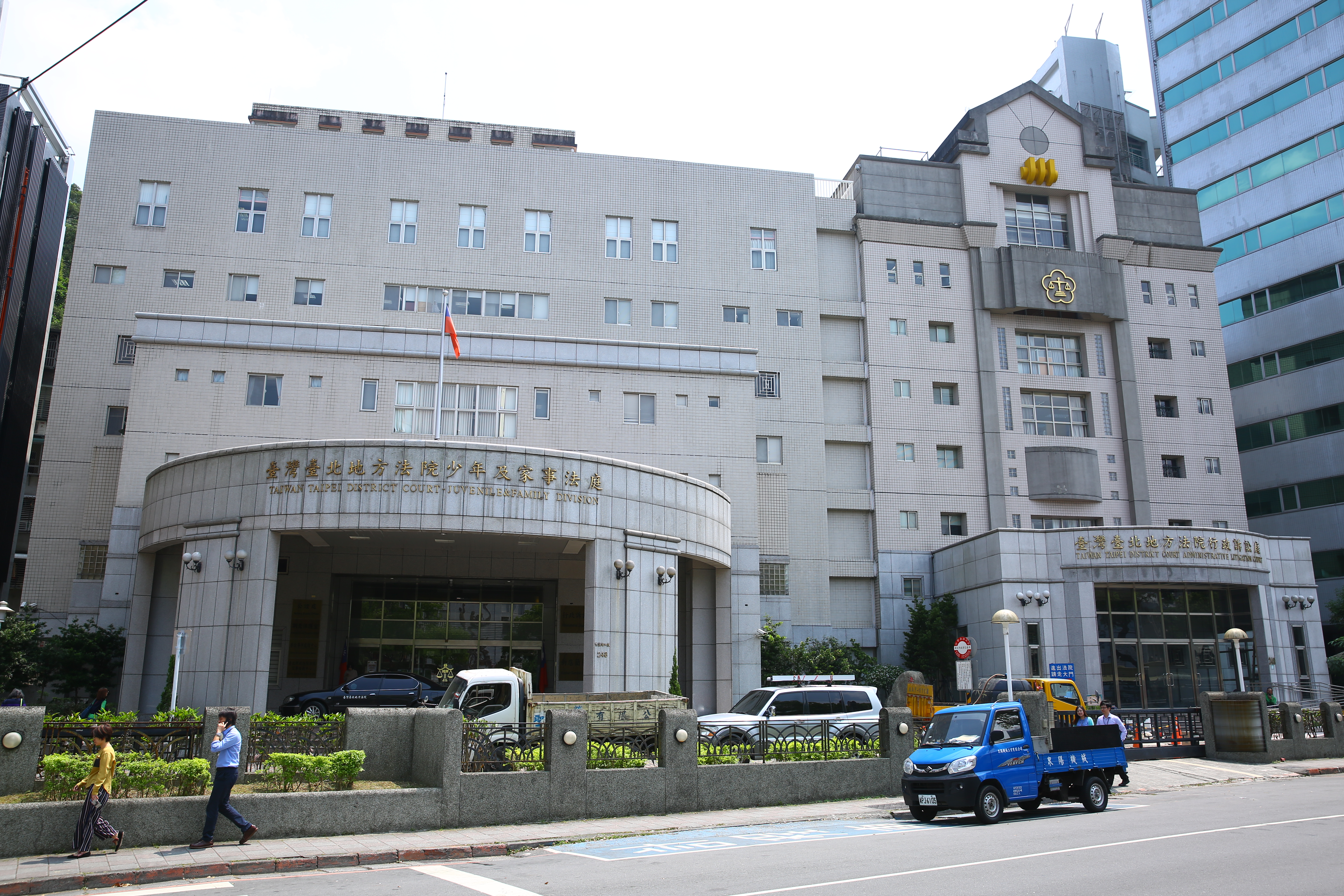 台北地方法院家事庭原排定今年2月底、3月初，針對胡其龍2件親子官司宣判，但3月的宣判最後因開庭前和解取消。