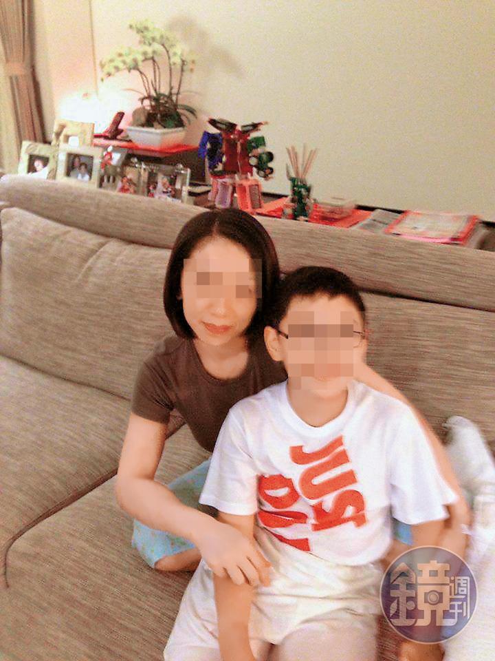 林姓女子是胡其龍的小四,她前年正式提告,要求胡按月支付兒子的扶養費。(翻攝臉書)